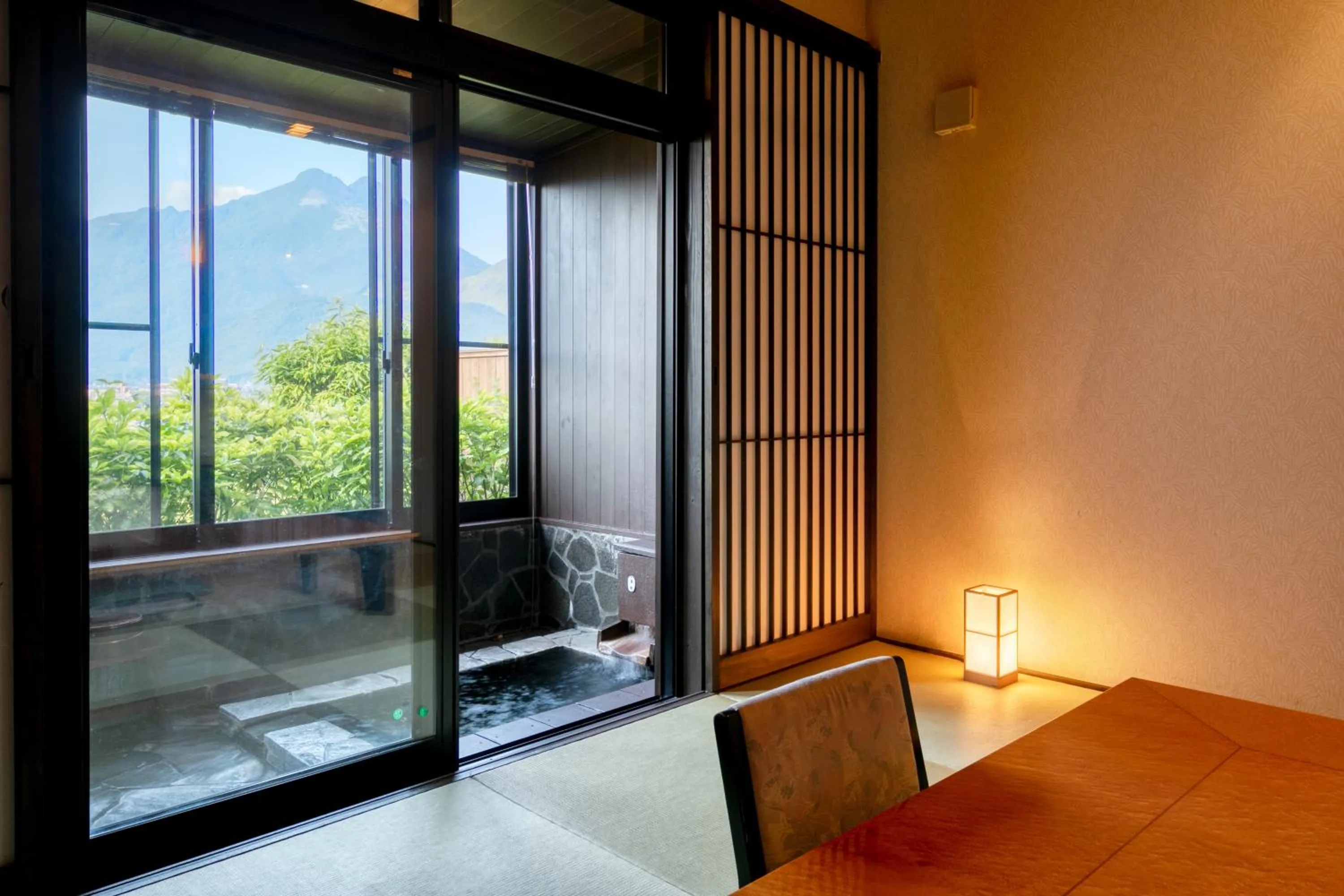 Mountain view, Bed in Yufuin Onsen Toshoan