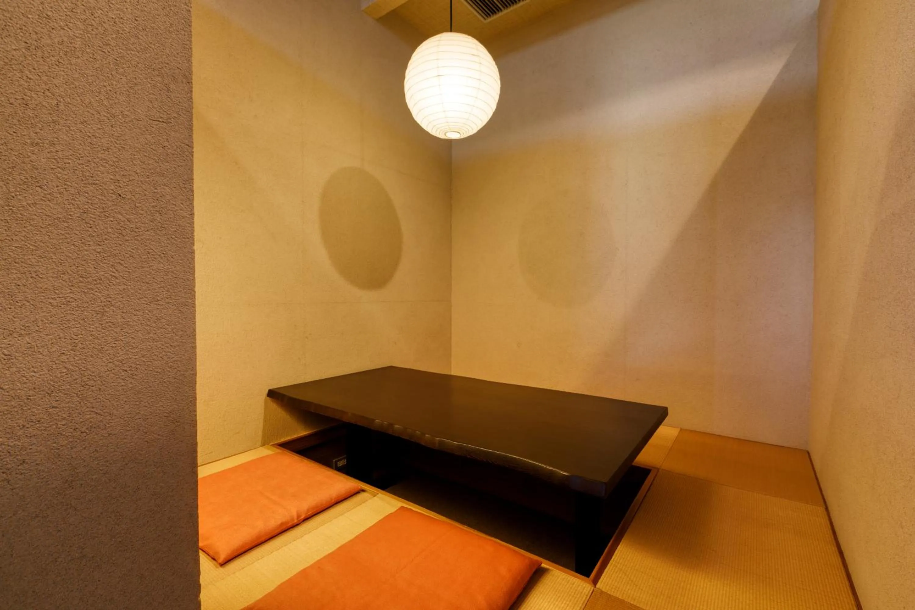 Restaurant/places to eat, Bed in Yufuin Onsen Toshoan