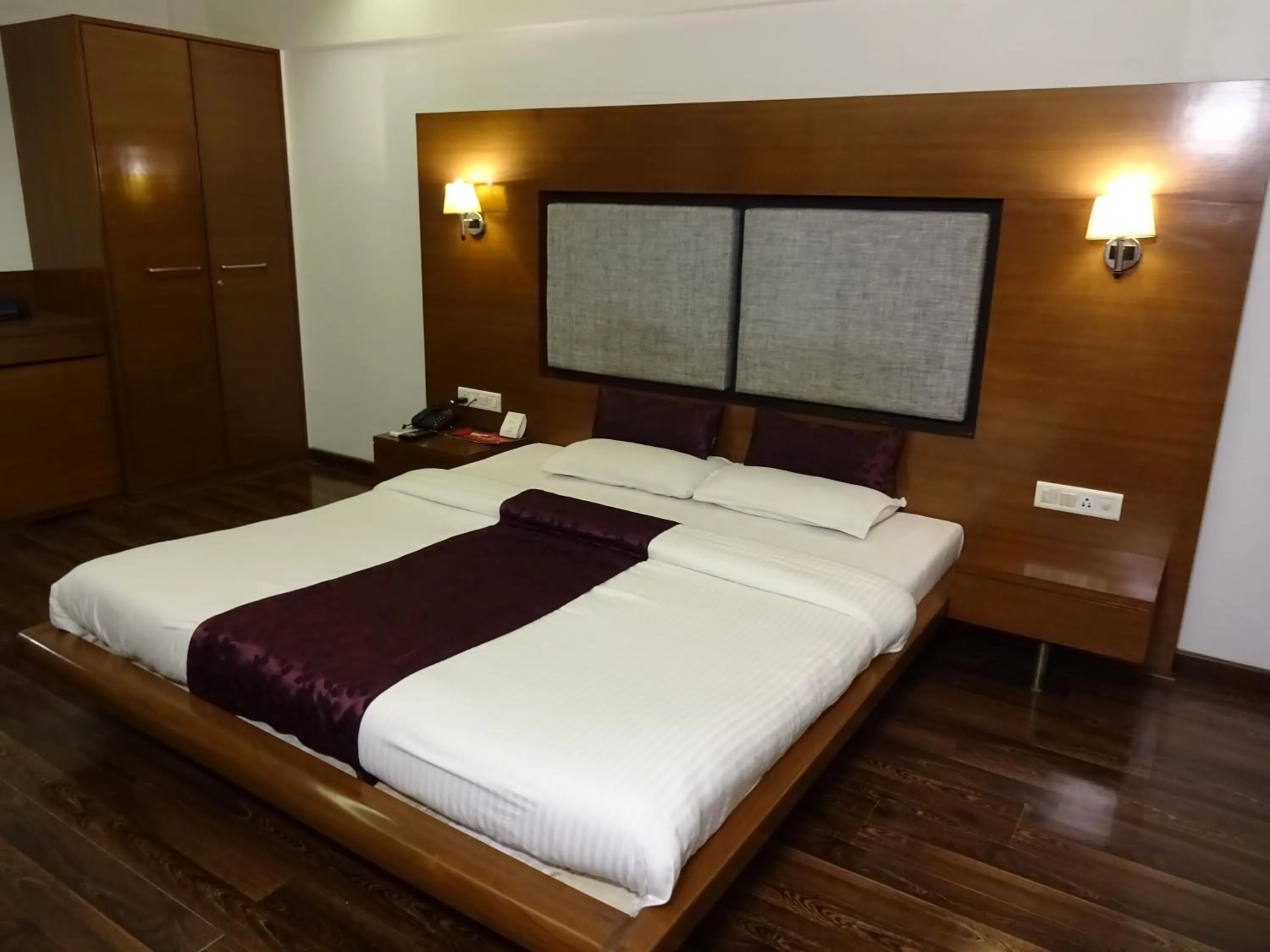 Bedroom, Bed in Hotel Platinum Residency