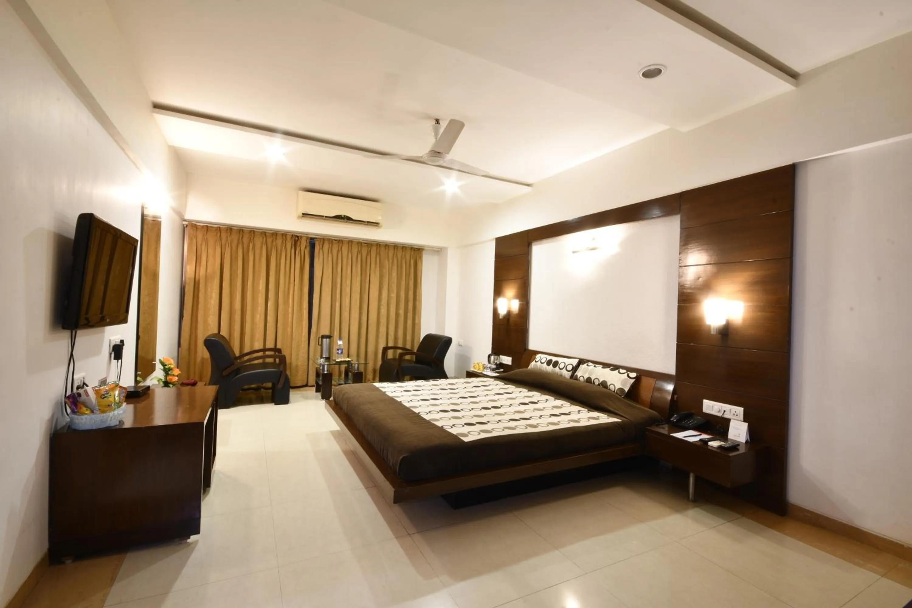 Photo of the whole room, Bed in Hotel Platinum Residency