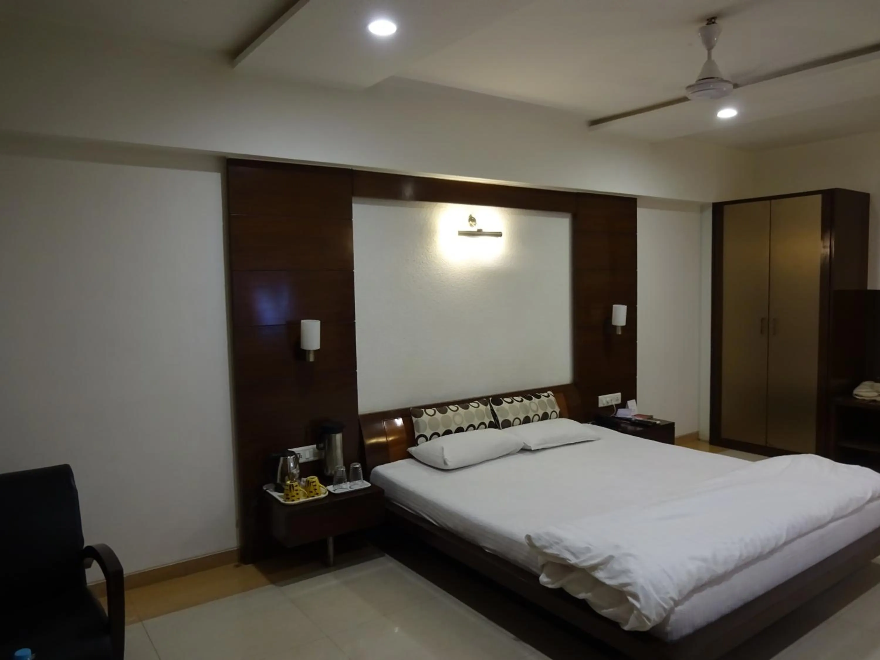 Bathroom, Bed in Hotel Platinum Residency