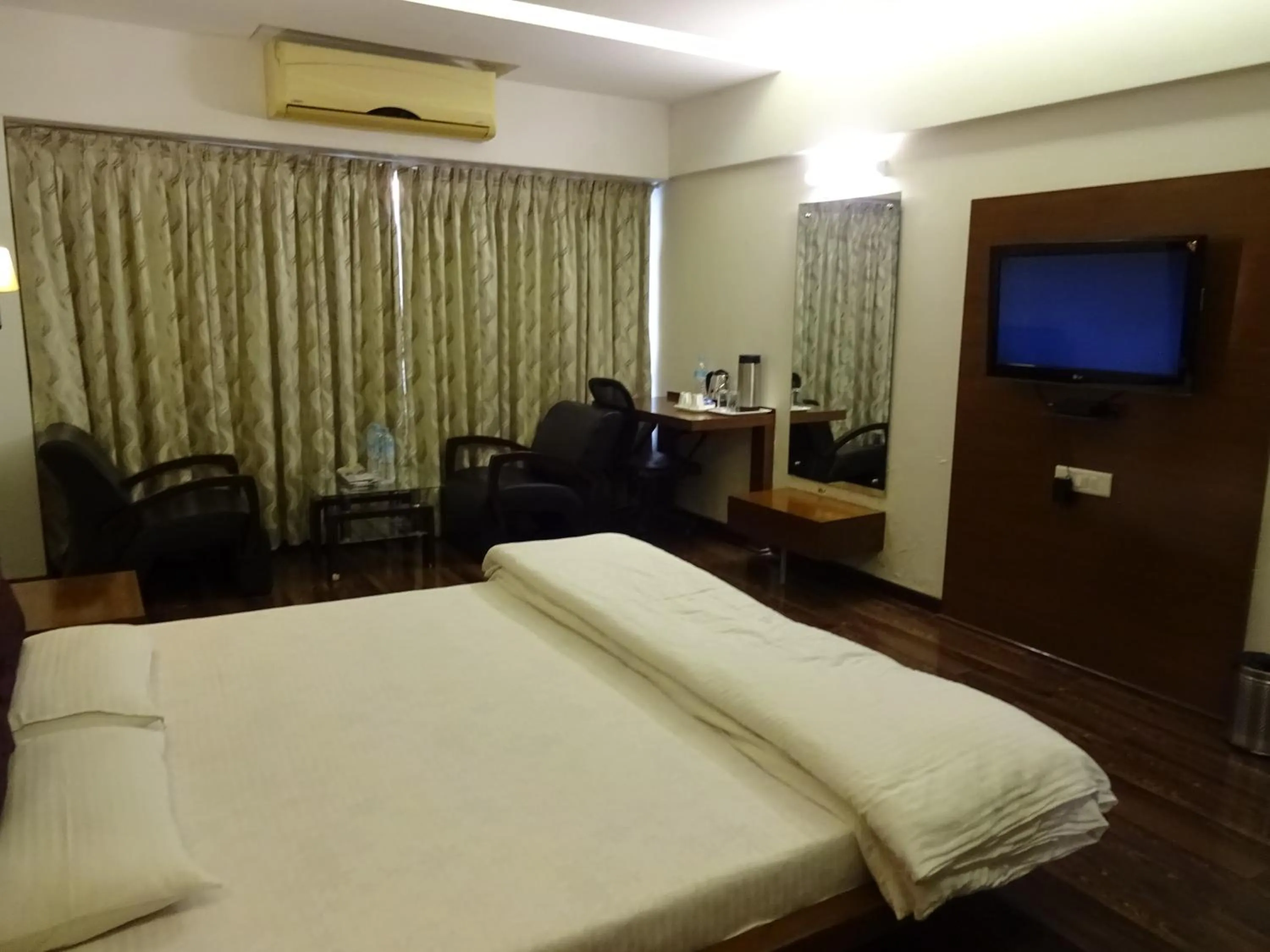 Bedroom, Bed in Hotel Platinum Residency