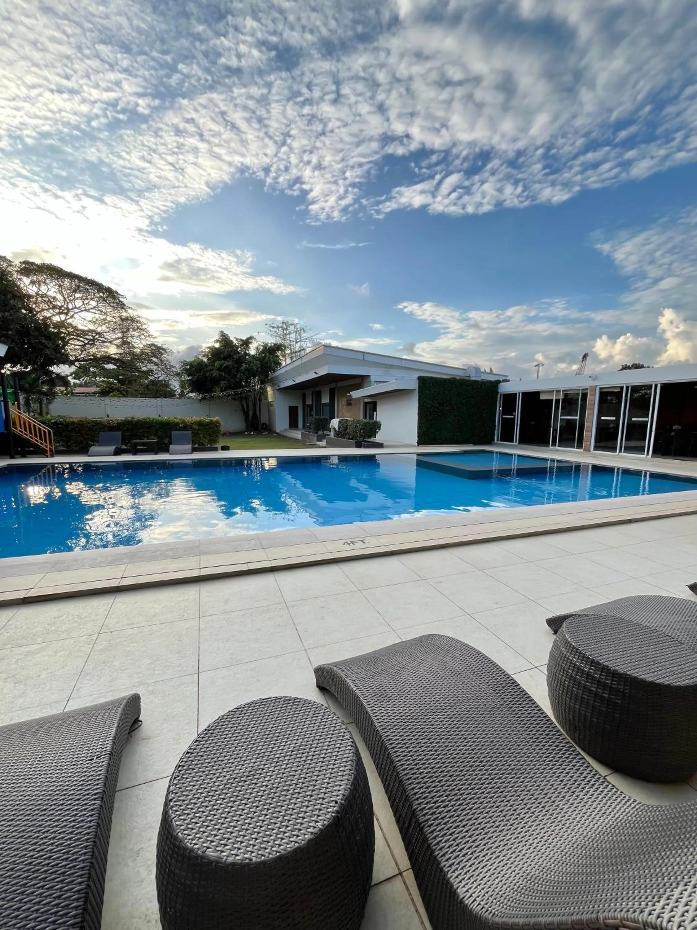 Holiday Suites Puerto Princesa