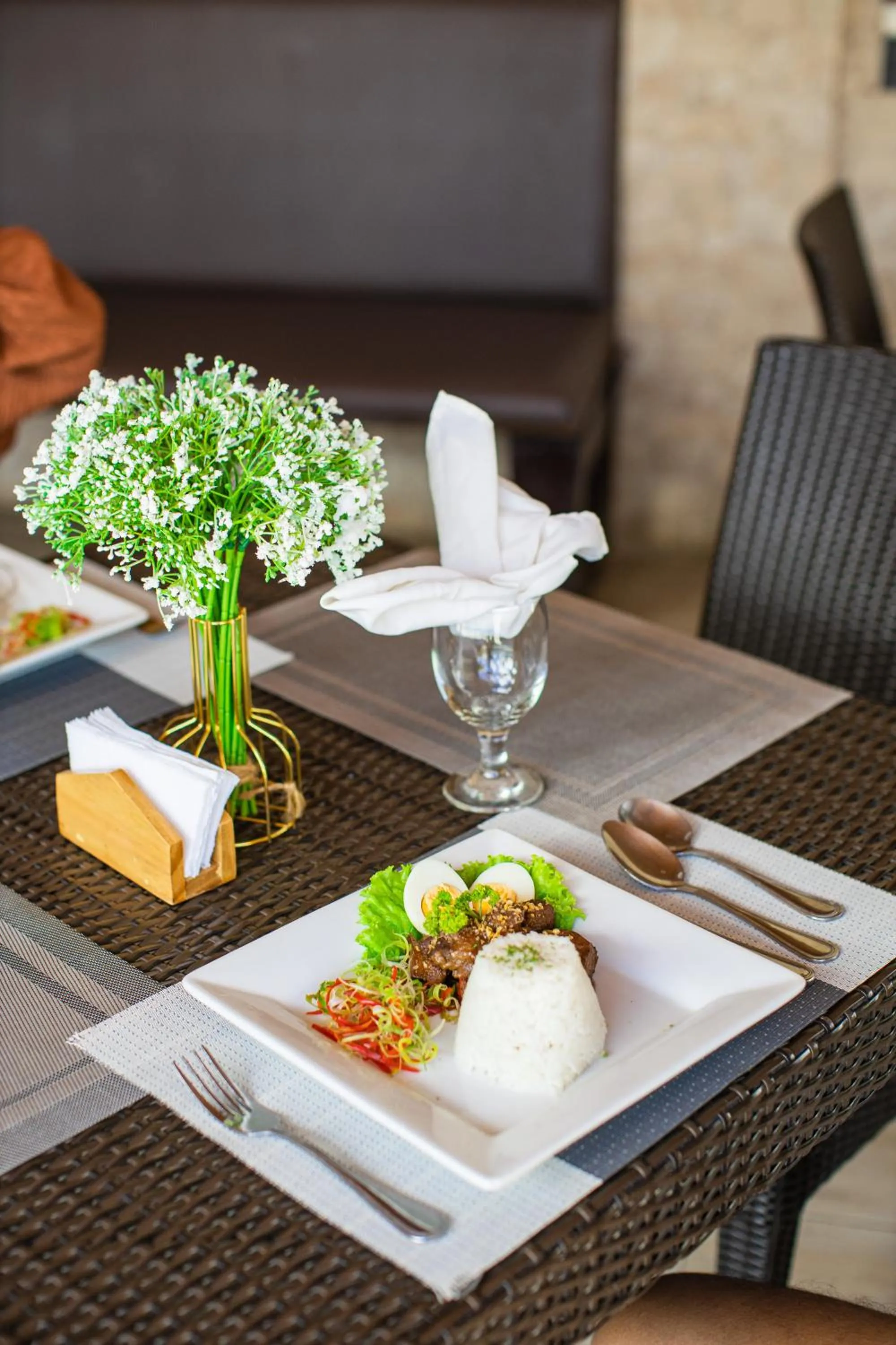 Restaurant/places to eat in Holiday Suites Puerto Princesa