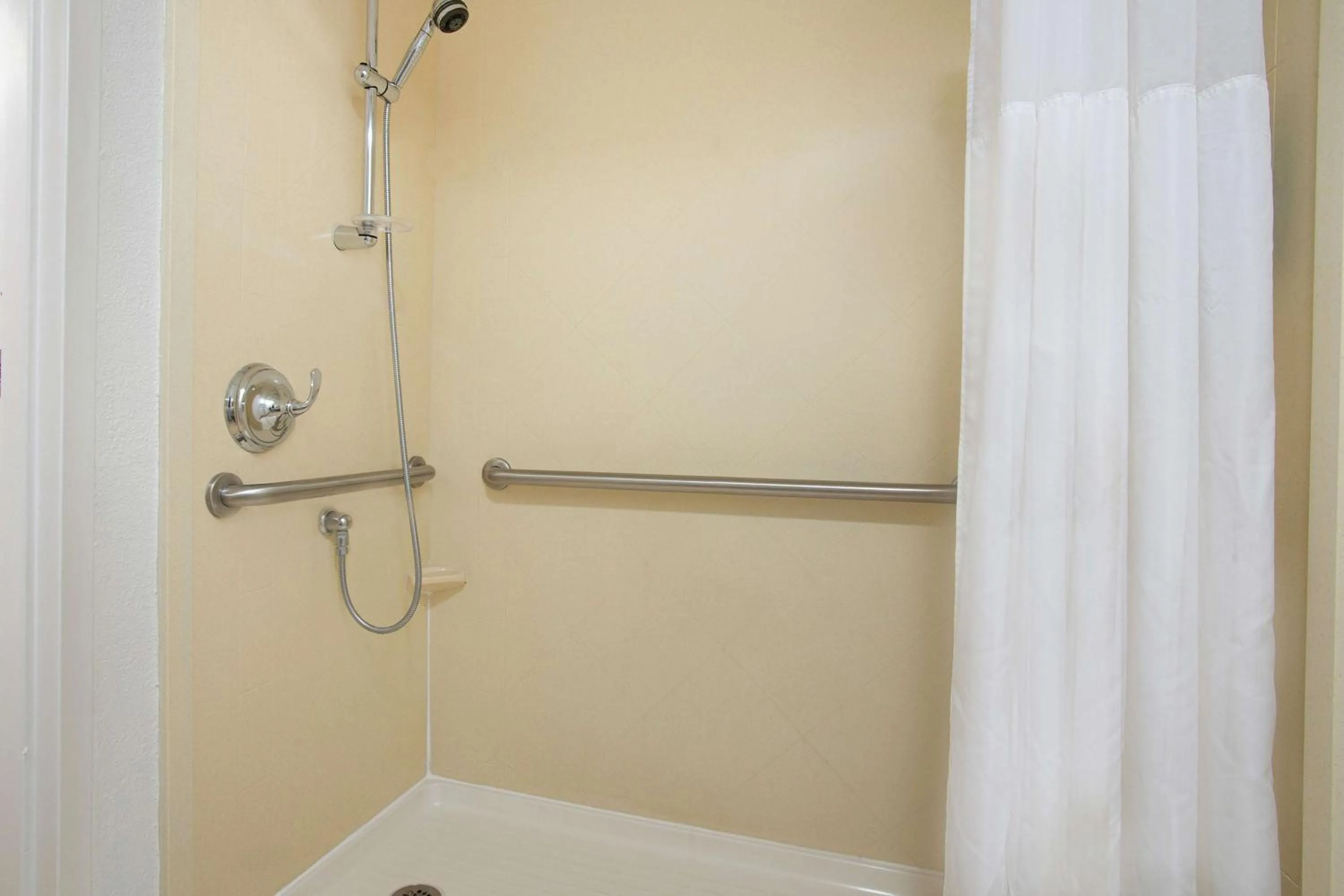 Bathroom in Hampton Inn Hilton Head