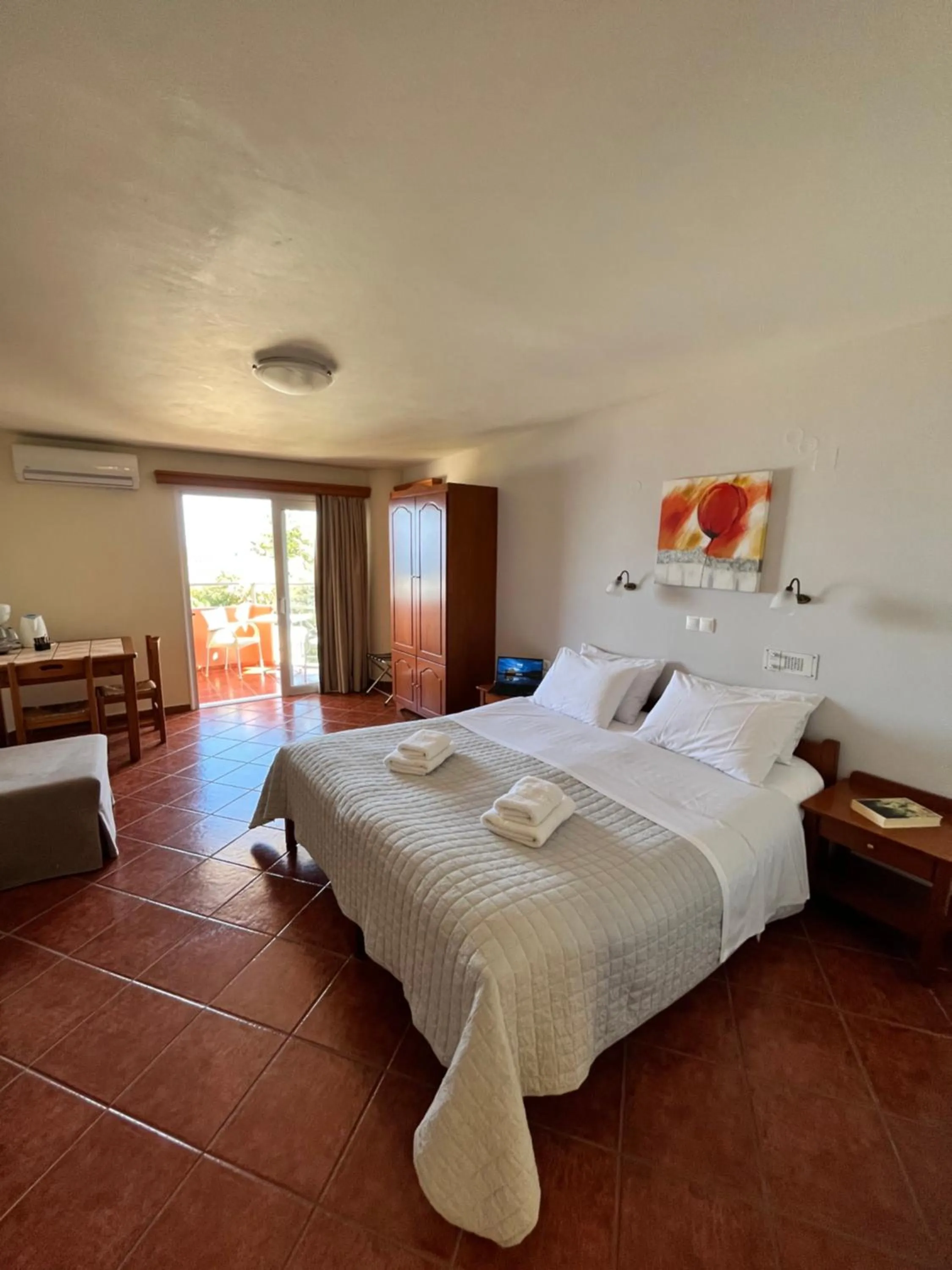 Photo of the whole room, Bed in Iolkos Hotel Apartments