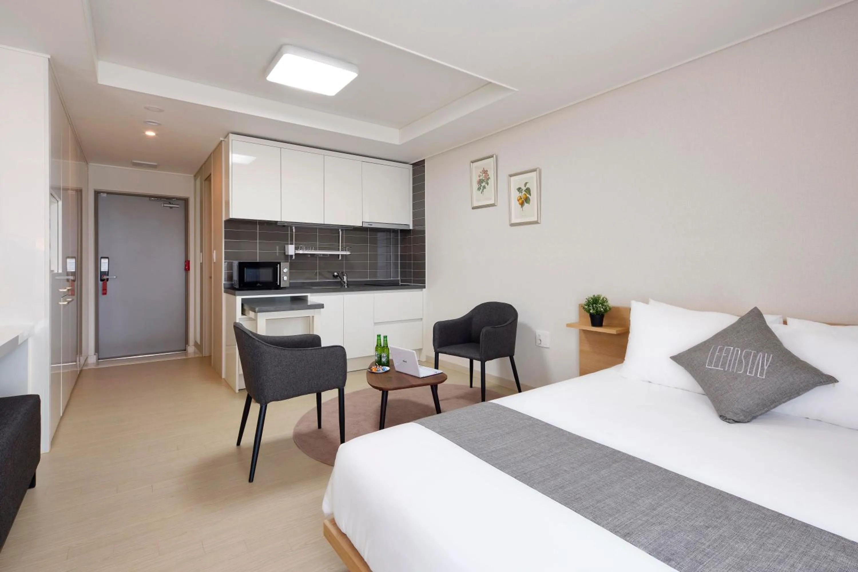 Bed in Geoje Leein Stay Hotel