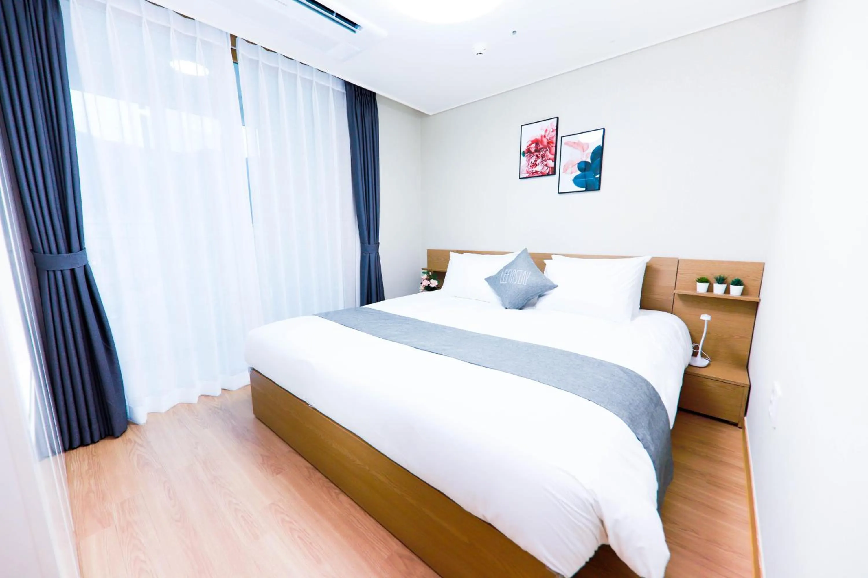 Bed in Geoje Leein Stay Hotel