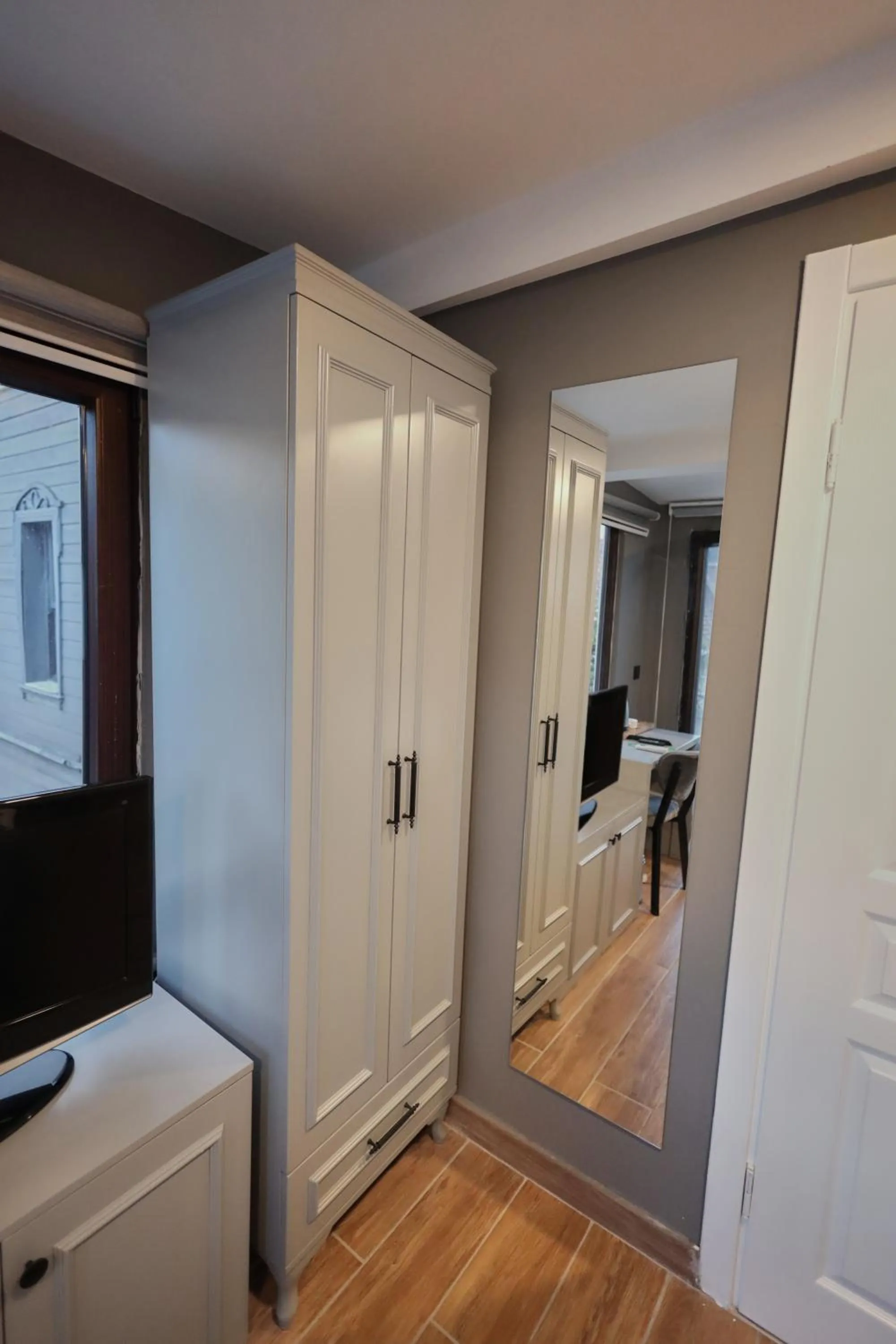 wardrobe in Ortakoy Aysem Sultan Hotel