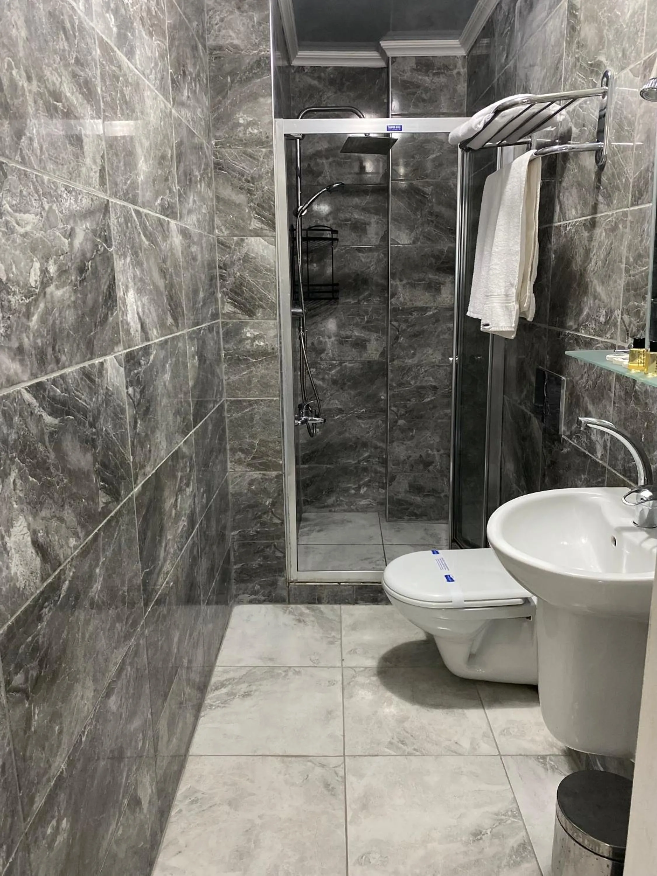 Shower in Ortakoy Aysem Sultan Hotel