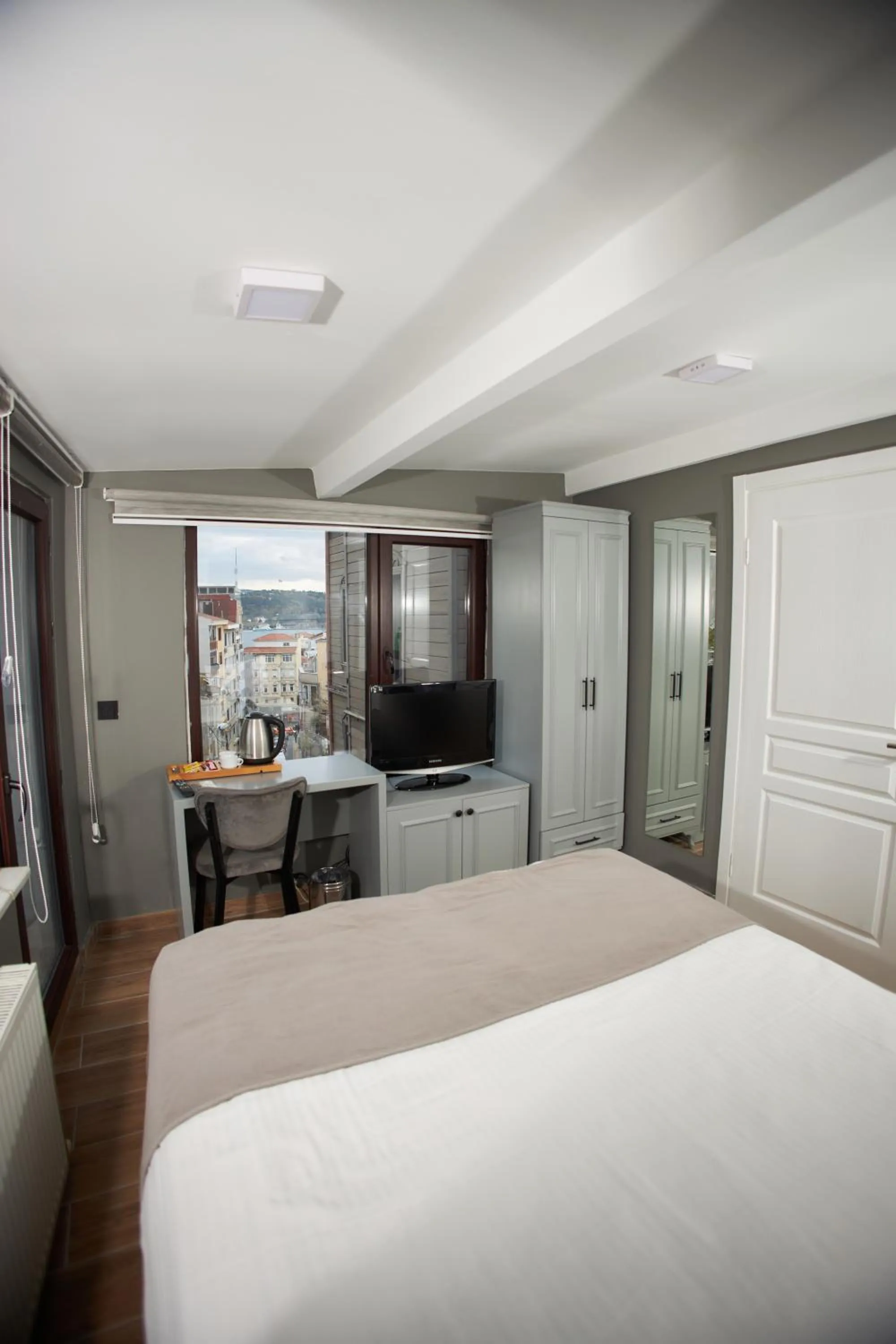 Bed in Ortakoy Aysem Sultan Hotel