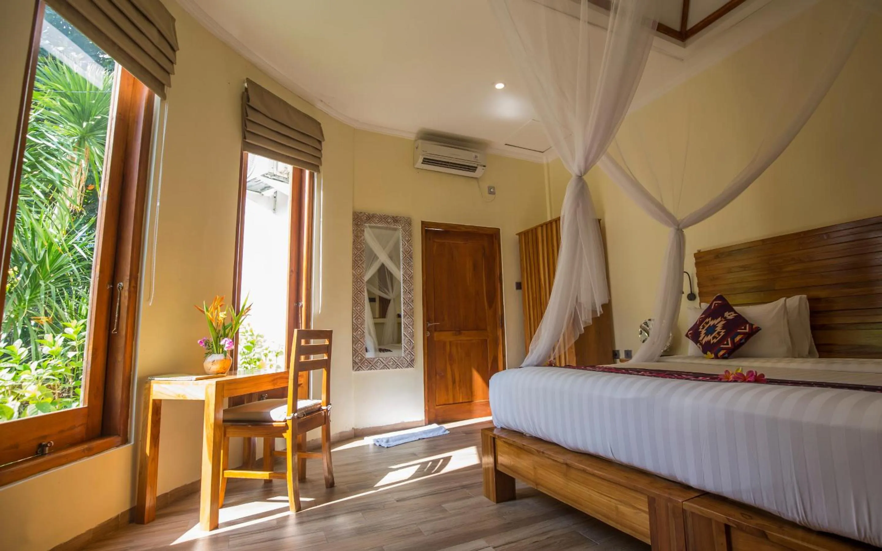 Bedroom, Bed in Puri Sari Beach Hotel