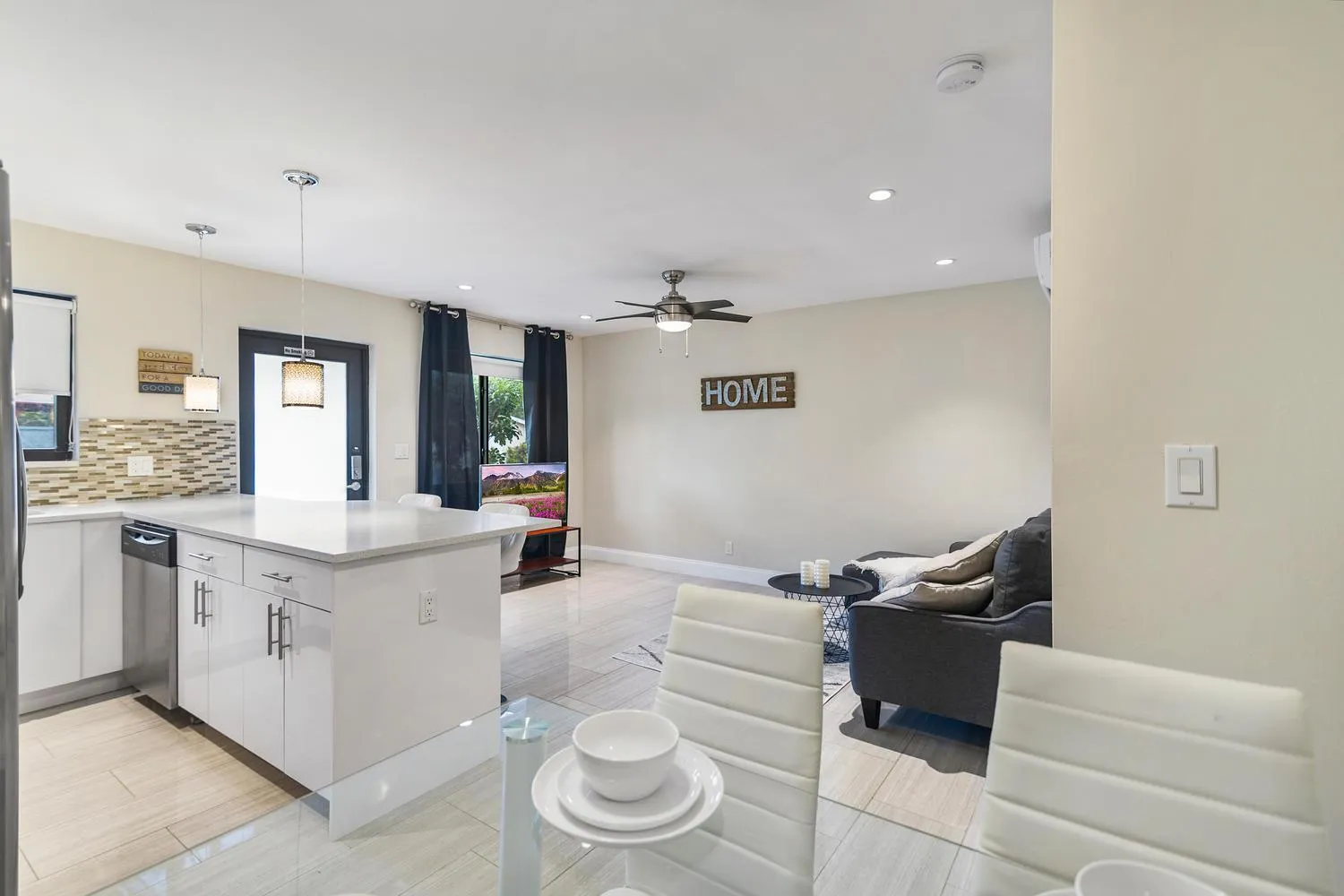 Kitchen or kitchenette in Alani Bay Condos