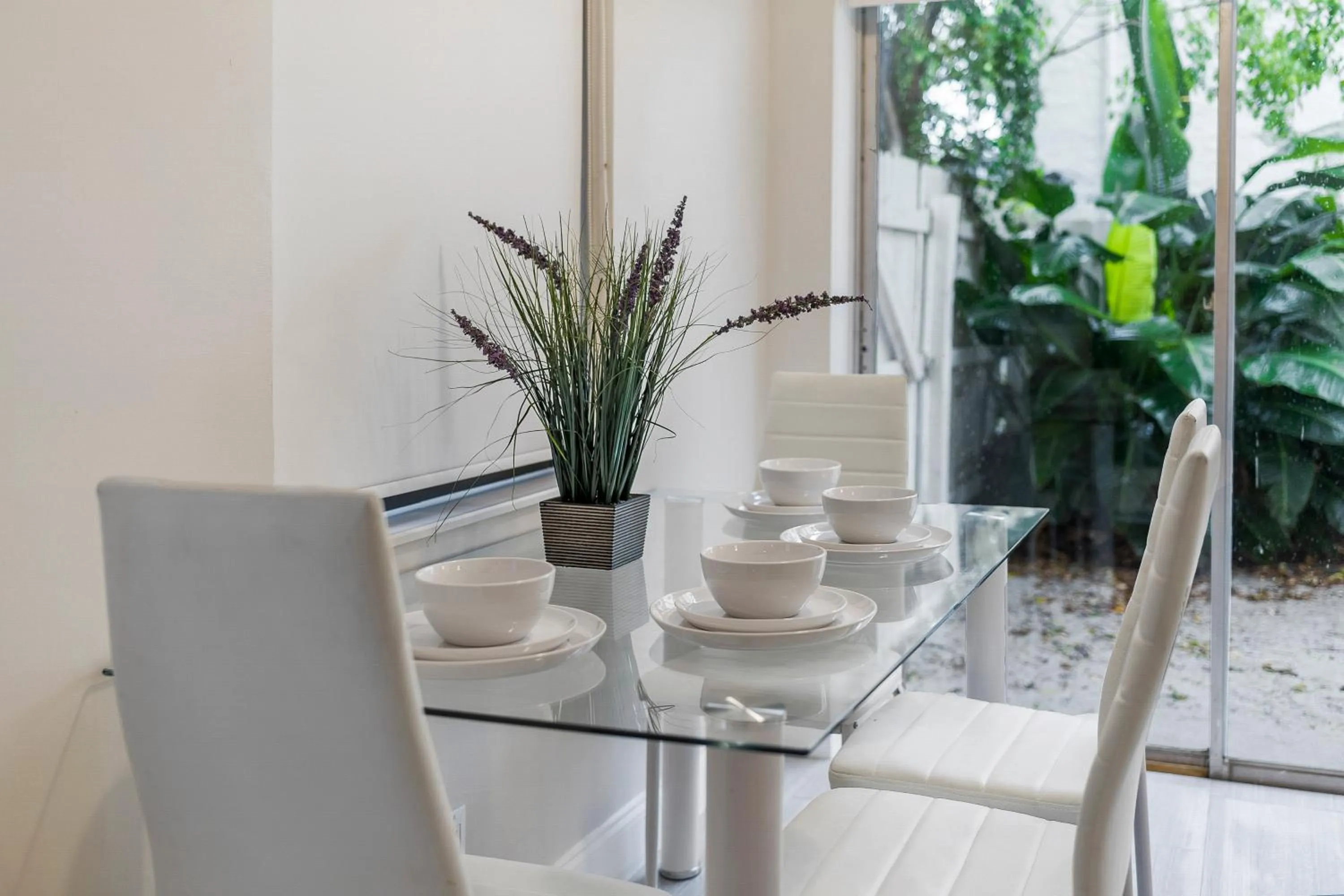 Dining area in Alani Bay Condos
