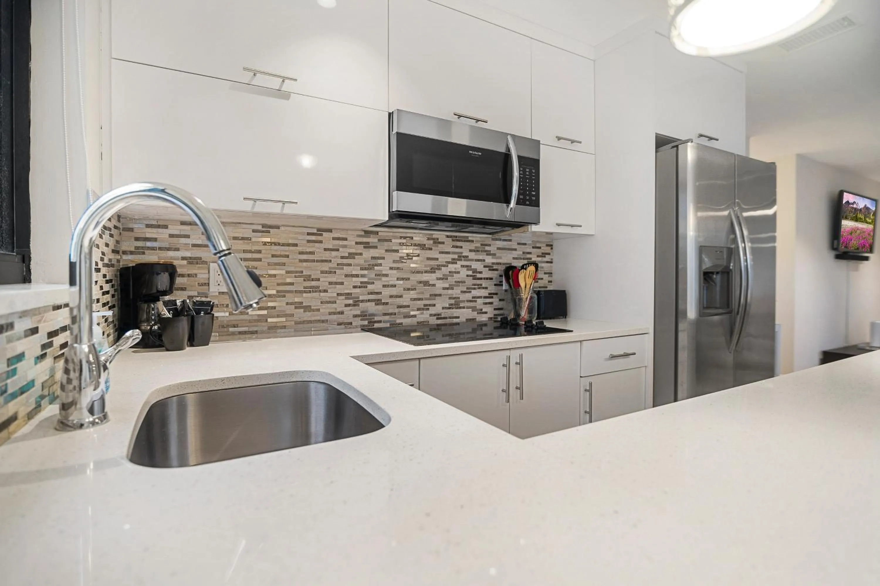 Kitchen or kitchenette in Alani Bay Condos