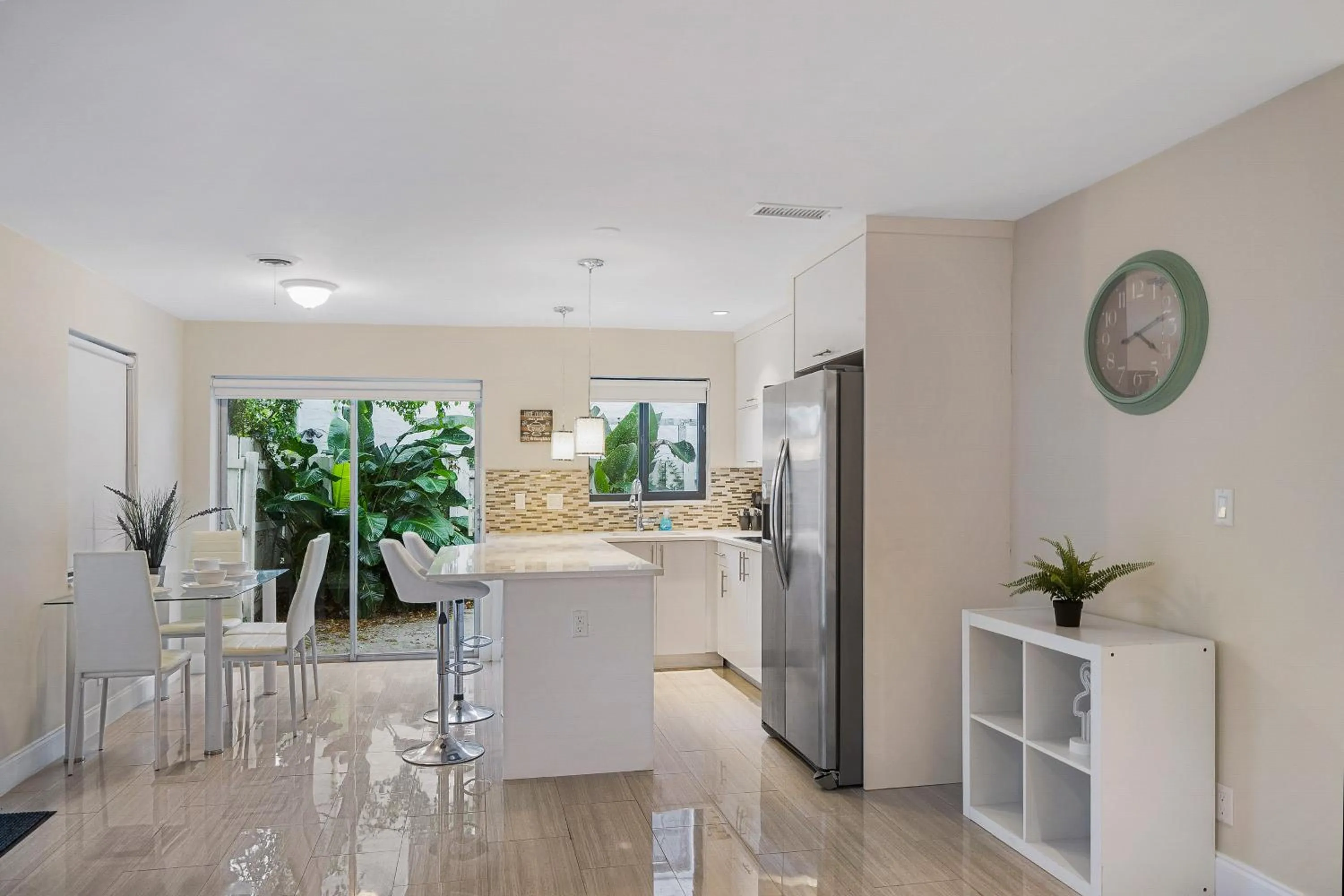 Kitchen or kitchenette in Alani Bay Condos