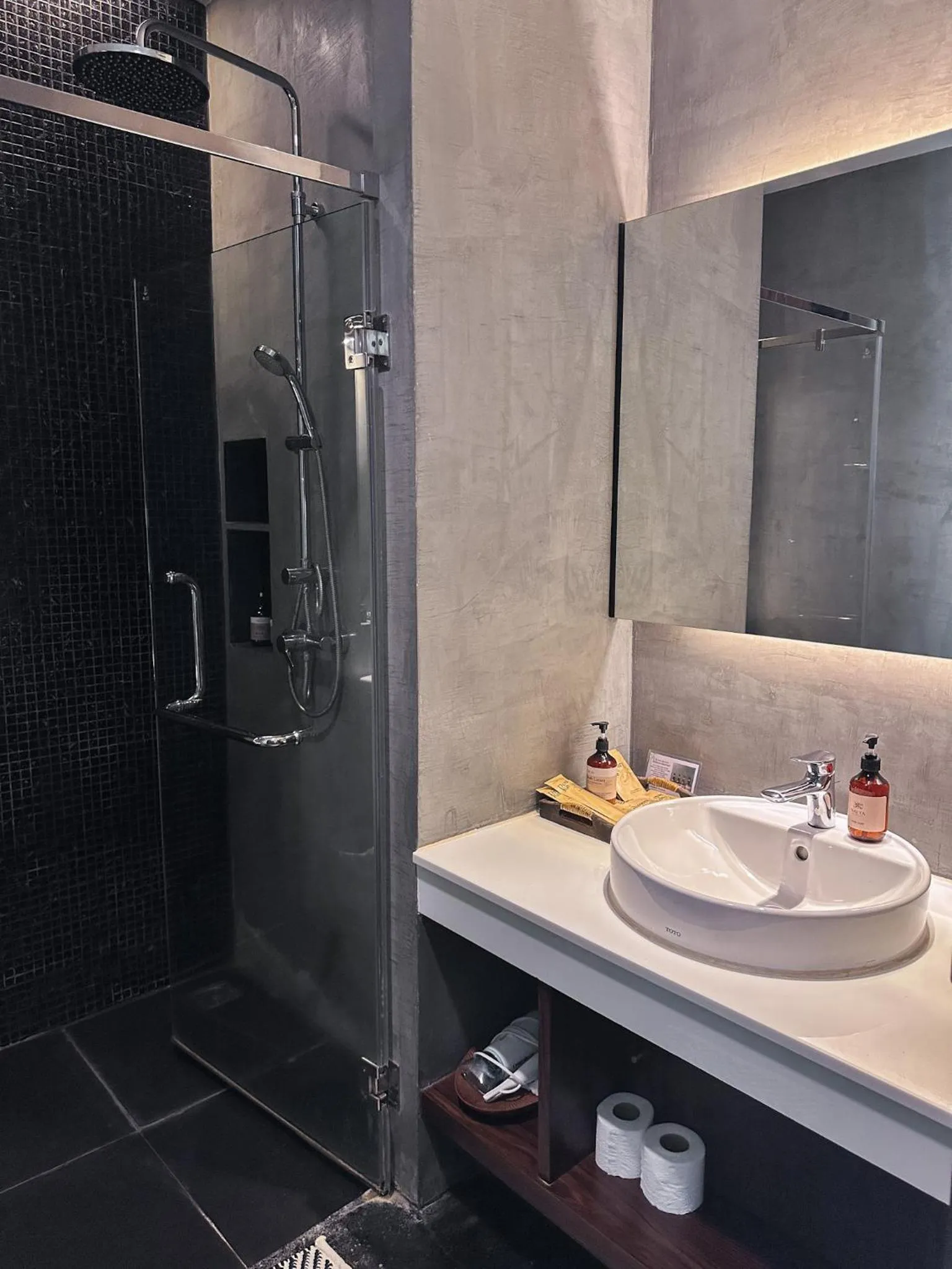 Shower in NAI YA Hotel -SHA Extra Plus