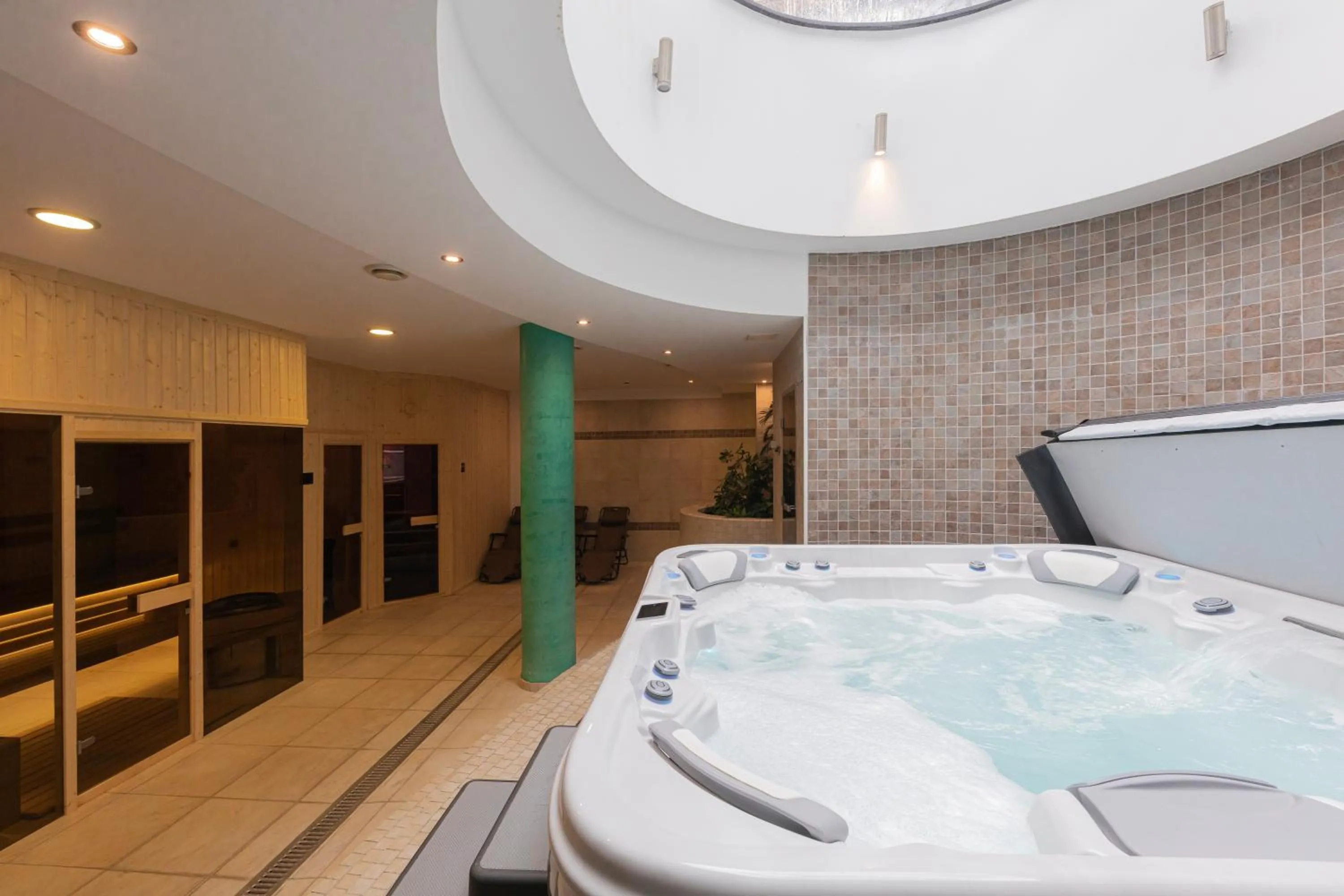 Hot Tub in Bazilika alatt Panzió