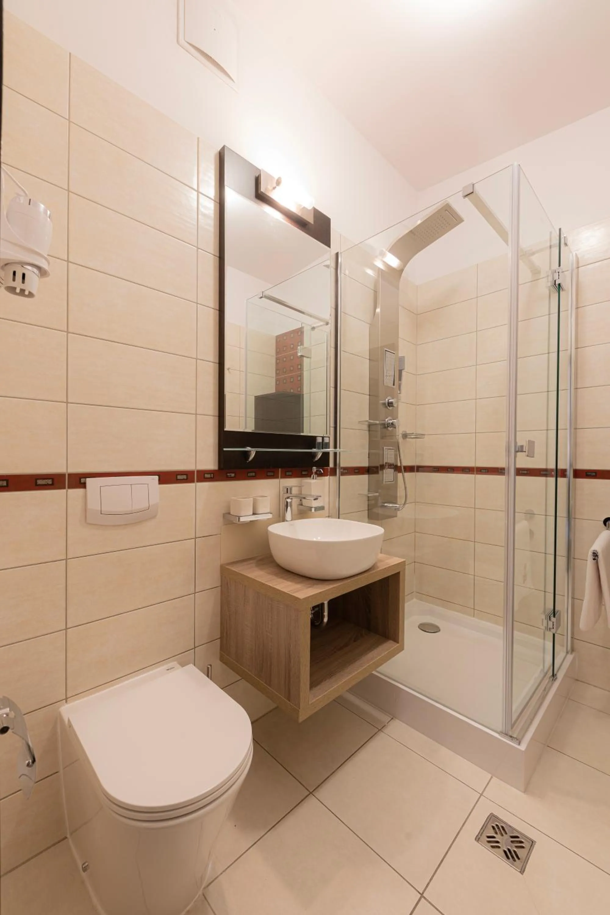 Shower in Bazilika alatt Panzió