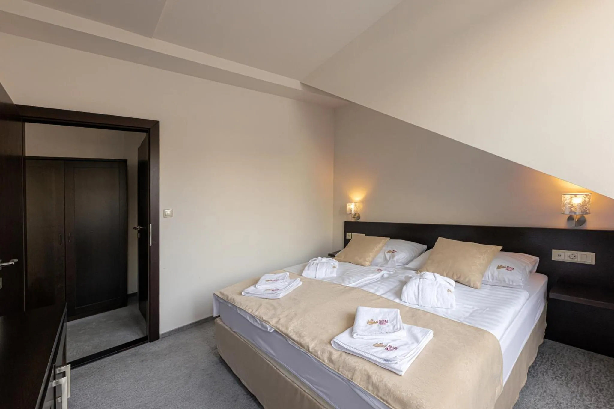 Photo of the whole room, Bed in Bazilika alatt Panzió