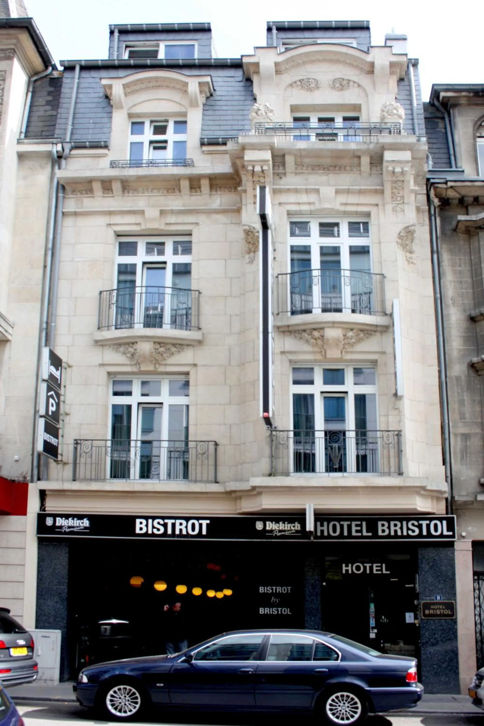 Facade/entrance in Hotel Bristol