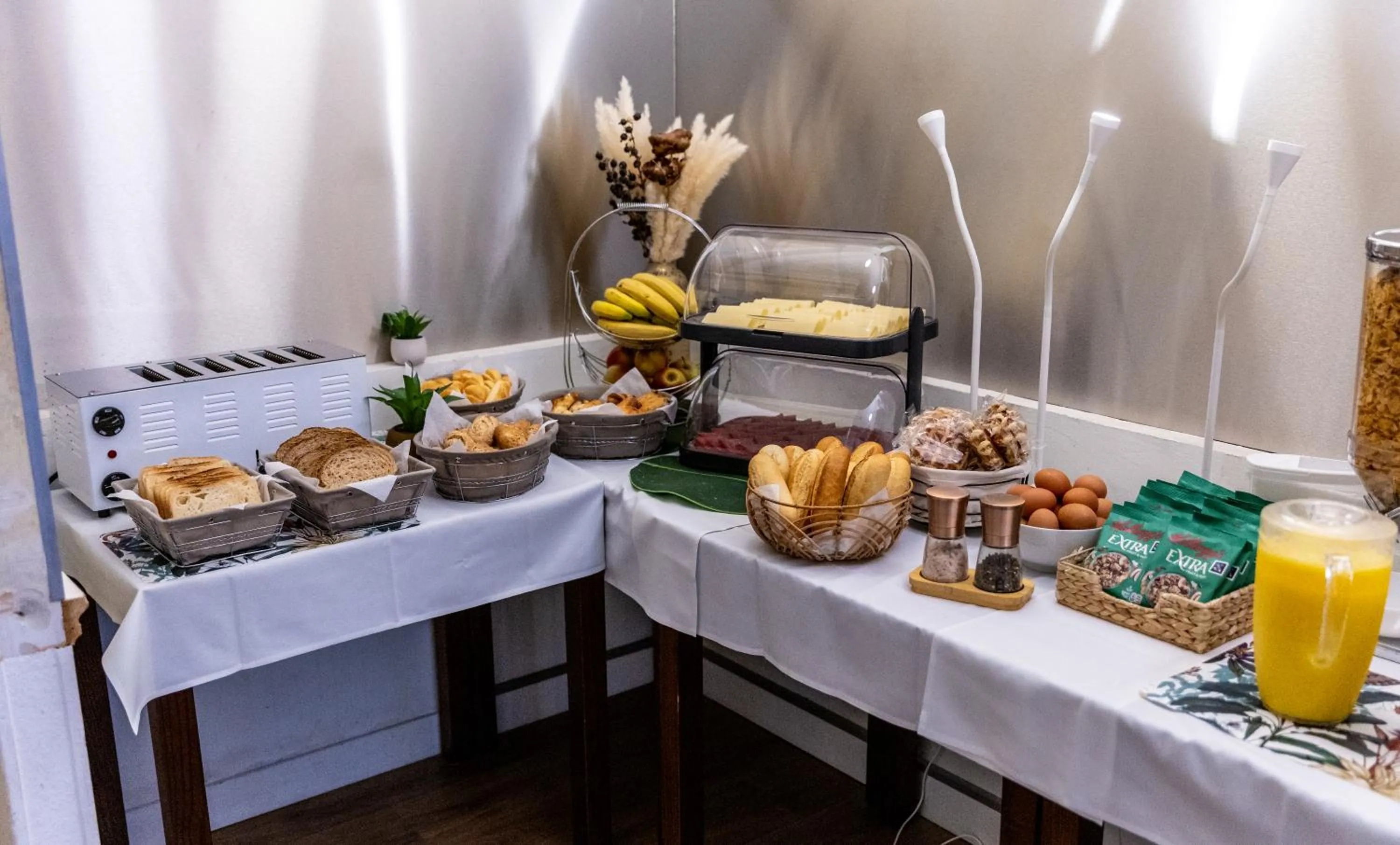 Buffet breakfast in Hotel Bristol