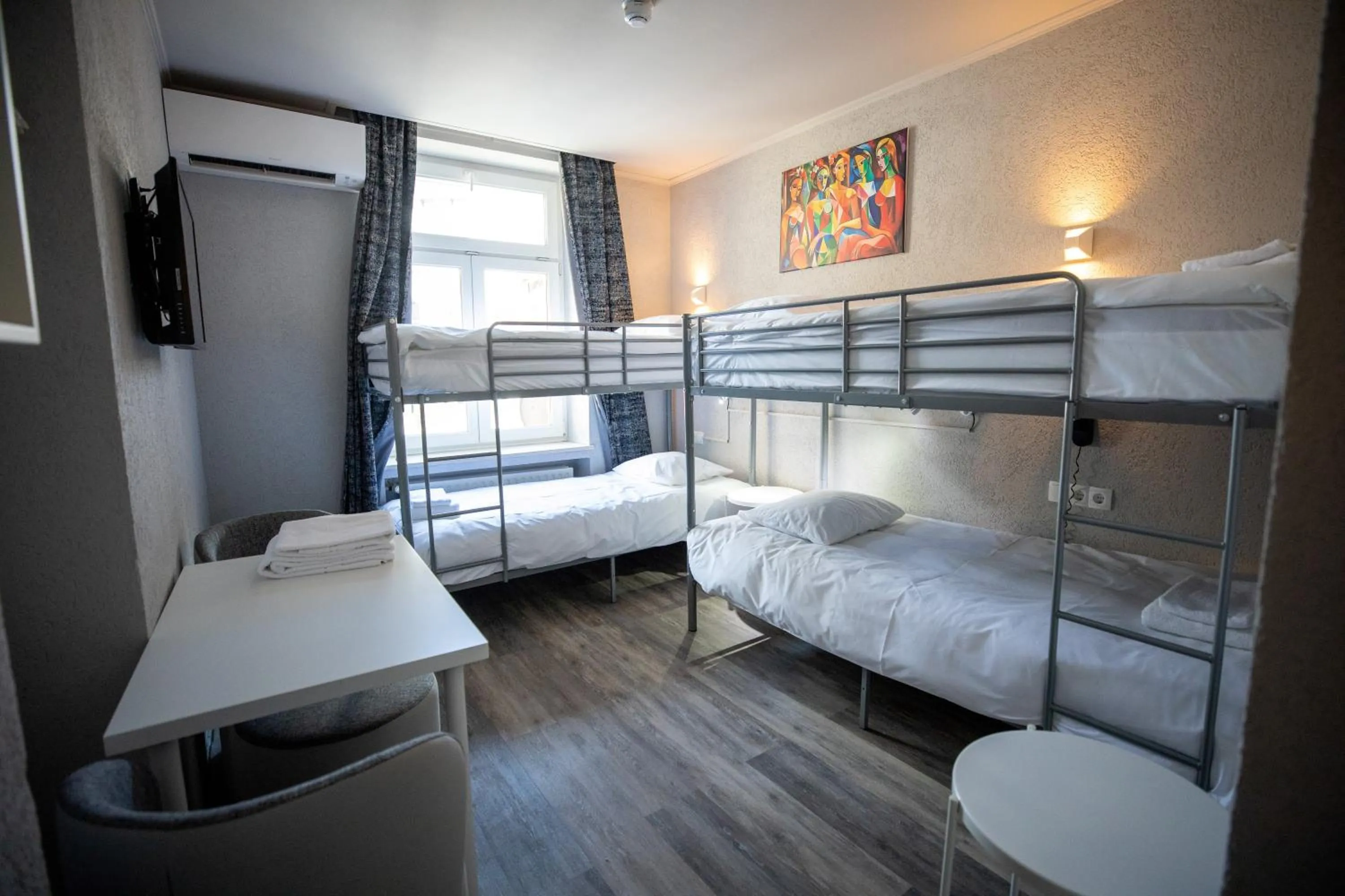 Photo of the whole room, Bed in Hotel Bristol