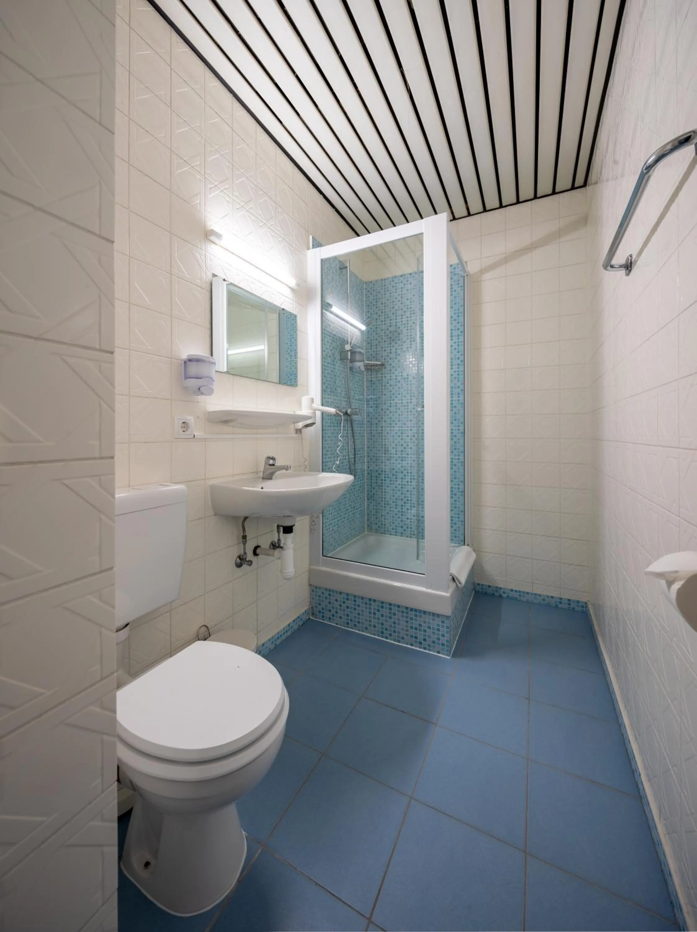 Shower in Hotel Bristol