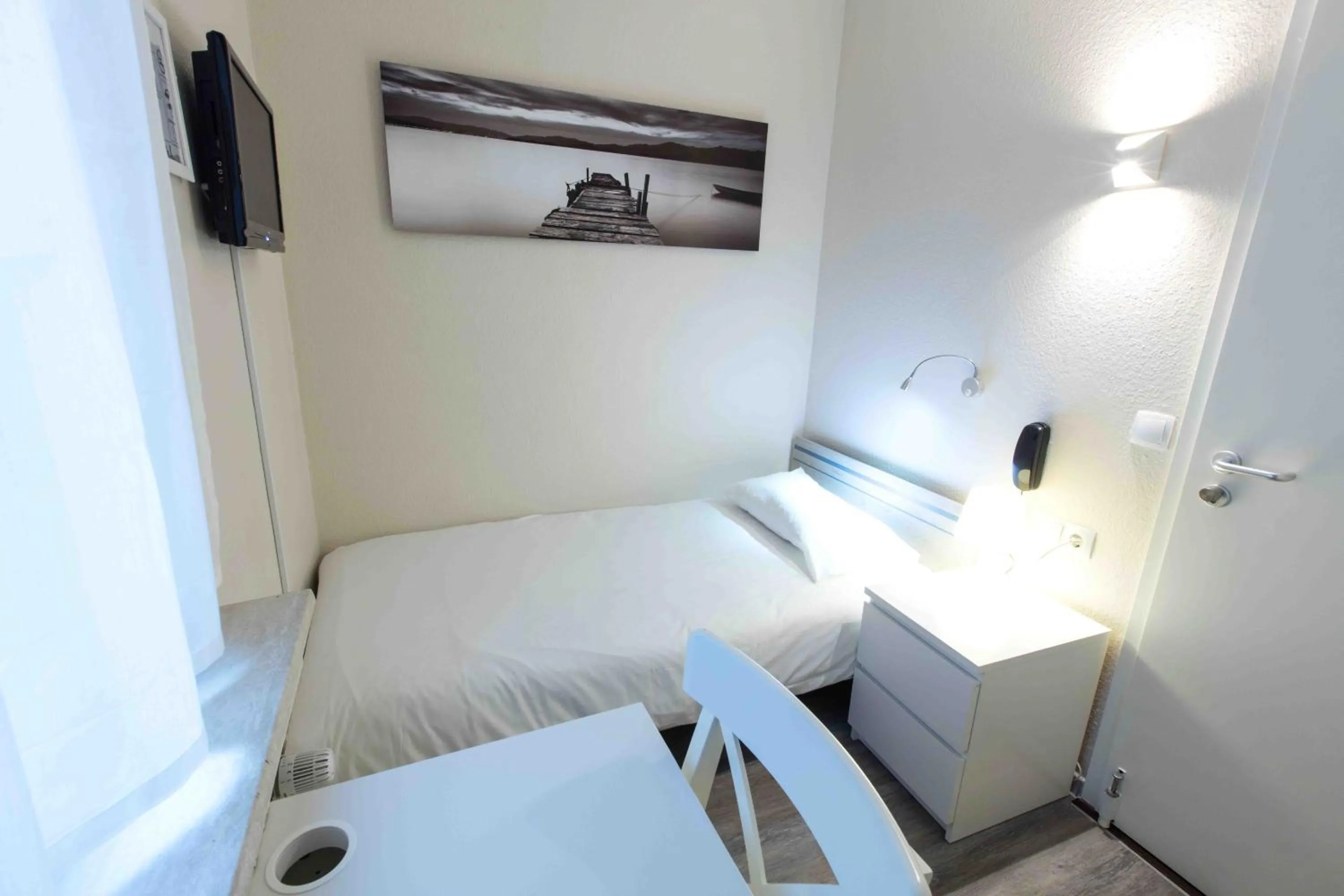 Photo of the whole room, Bed in Hotel Bristol