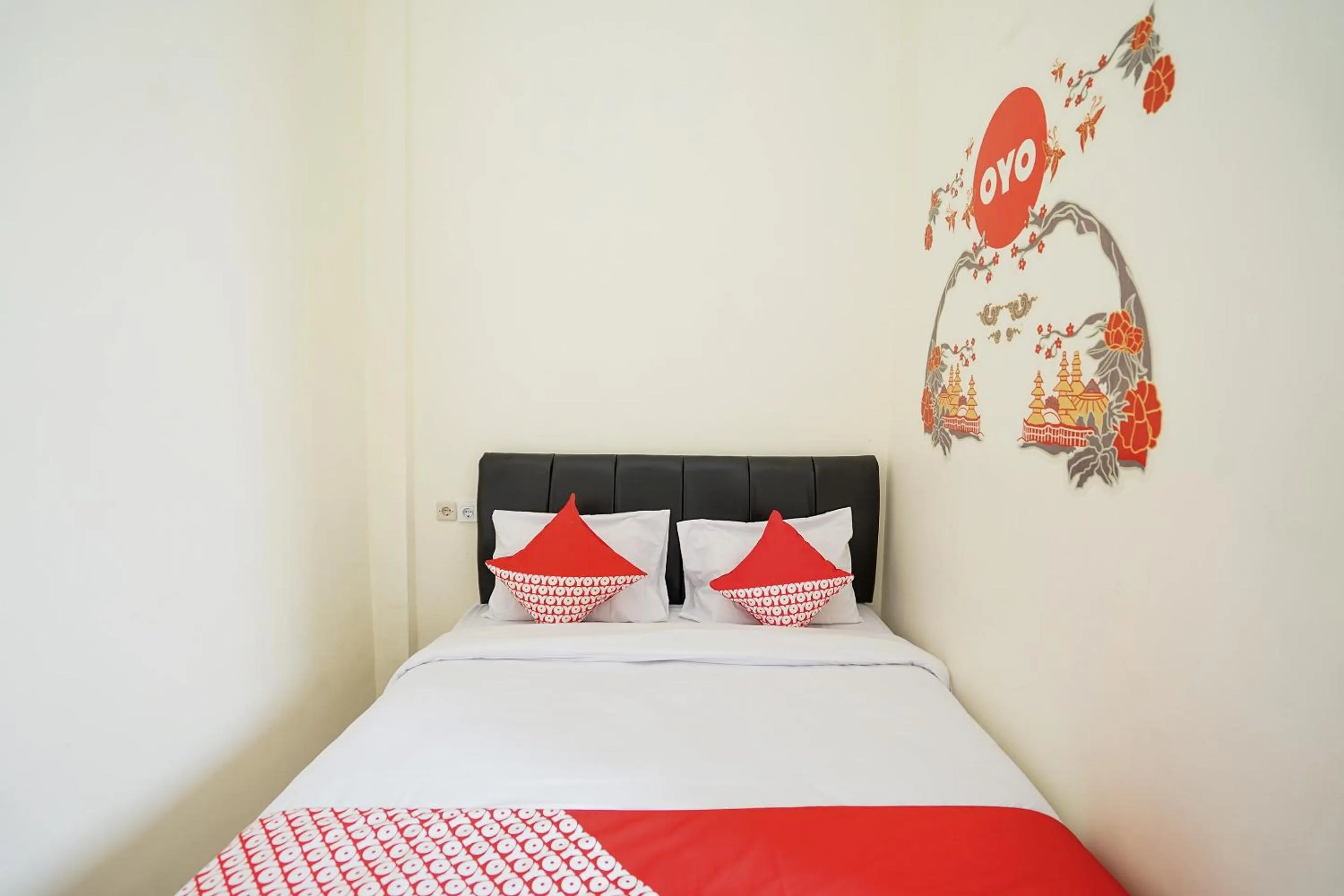 Bedroom, Bed in Hotel O Juanda Near Terminal International Juanda