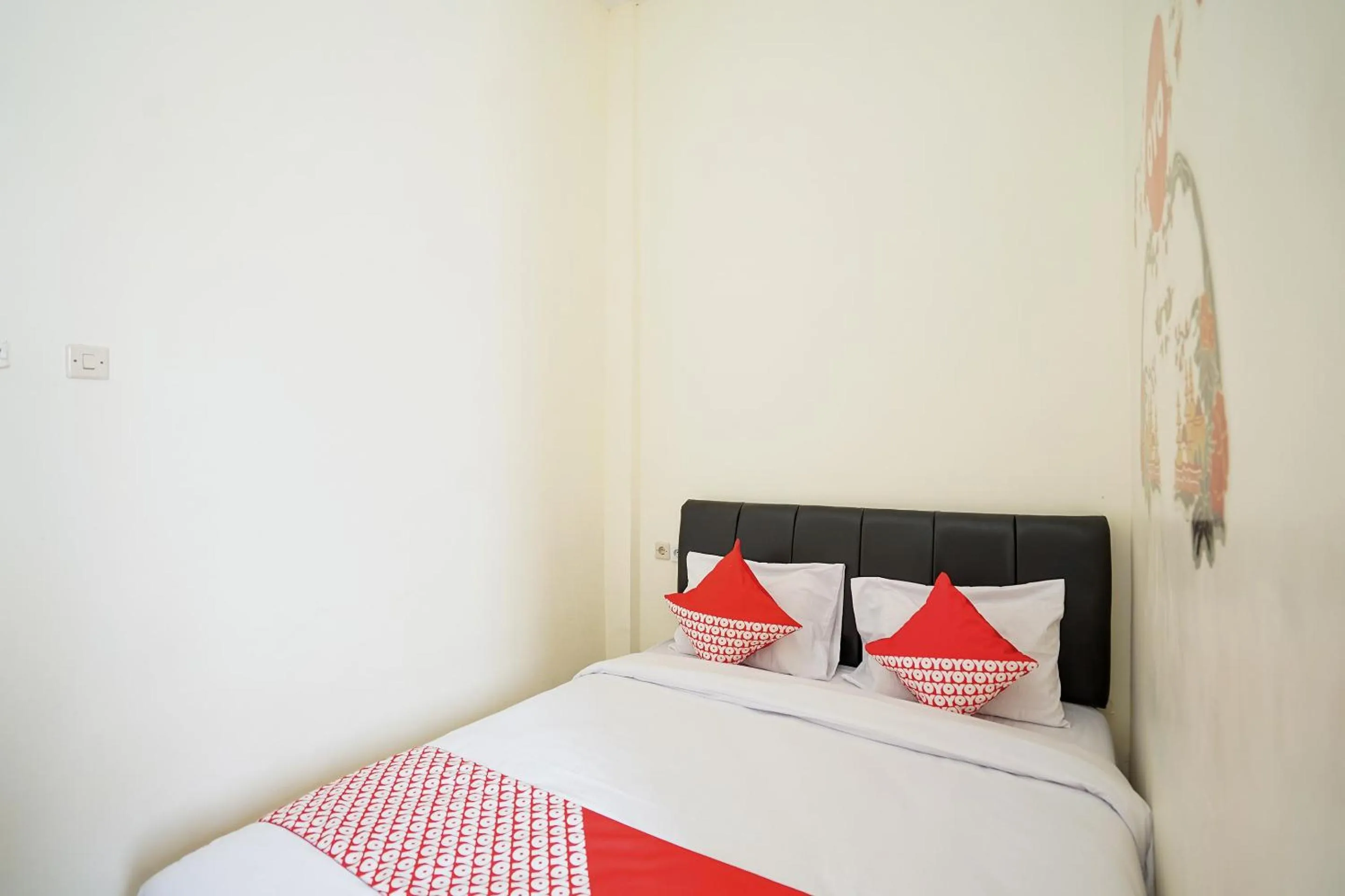 Bedroom, Bed in Hotel O Juanda Near Terminal International Juanda