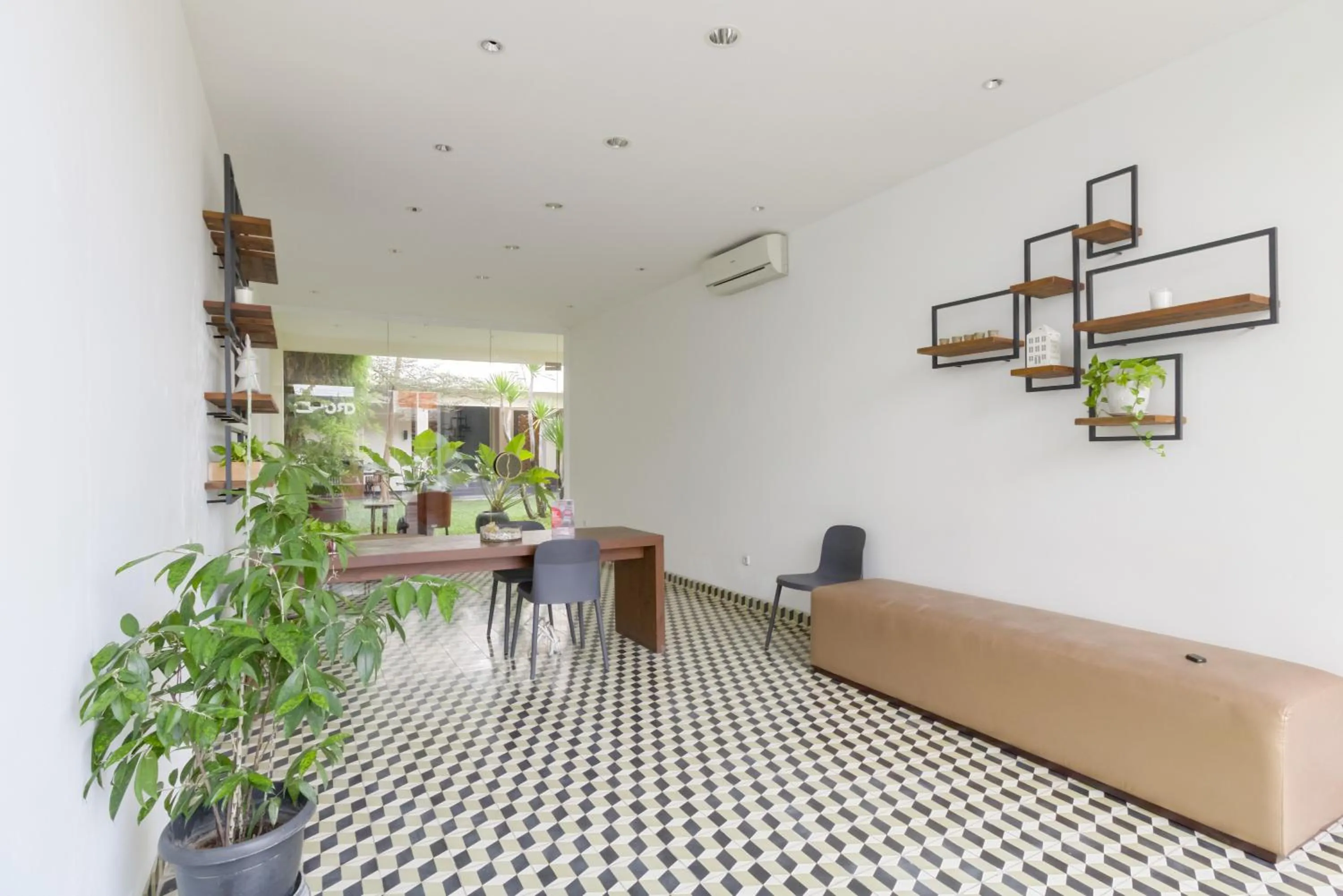 Seating area in RedDoorz Plus @ Demangan Gejayan