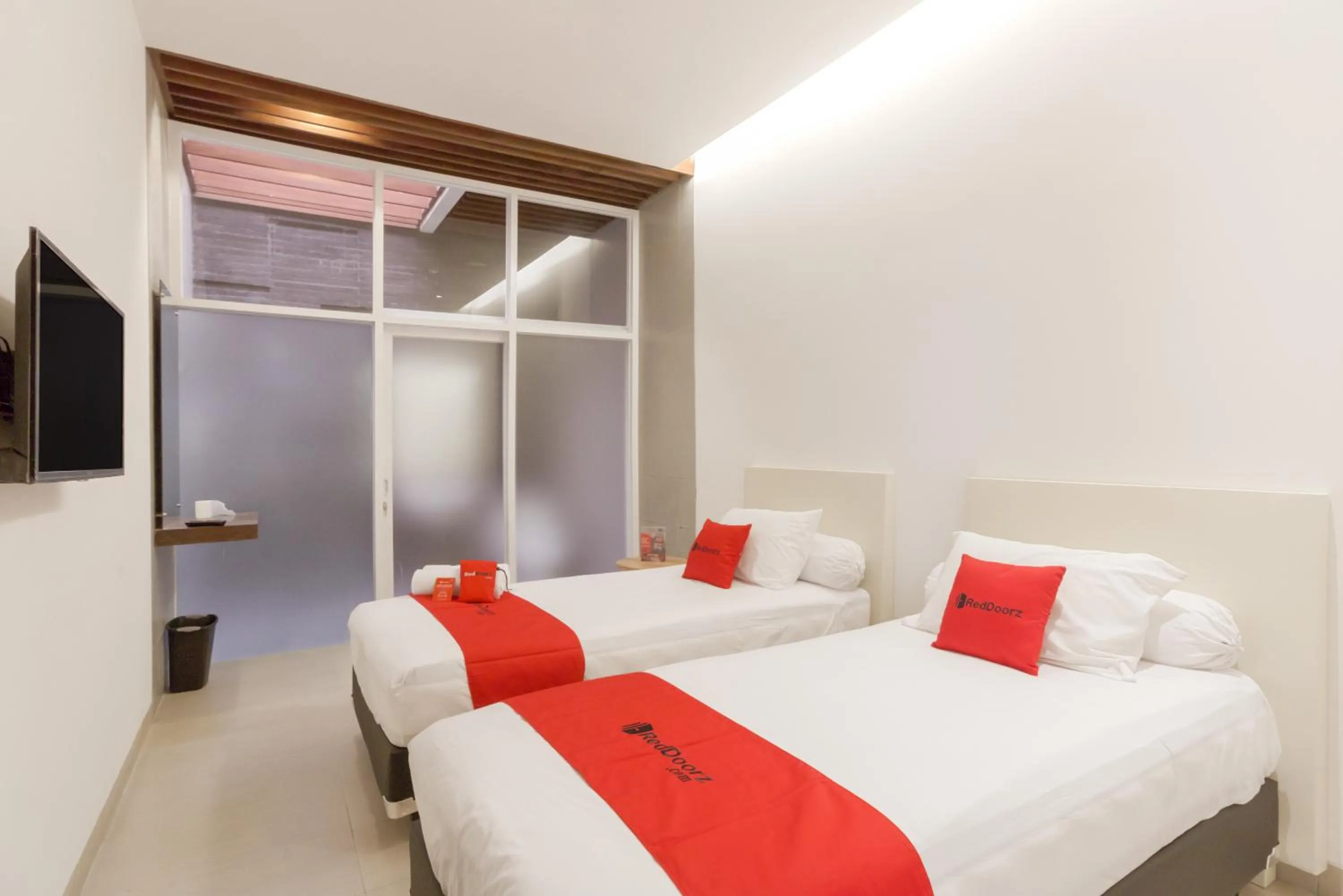 Bedroom, Bed in RedDoorz Plus @ Demangan Gejayan