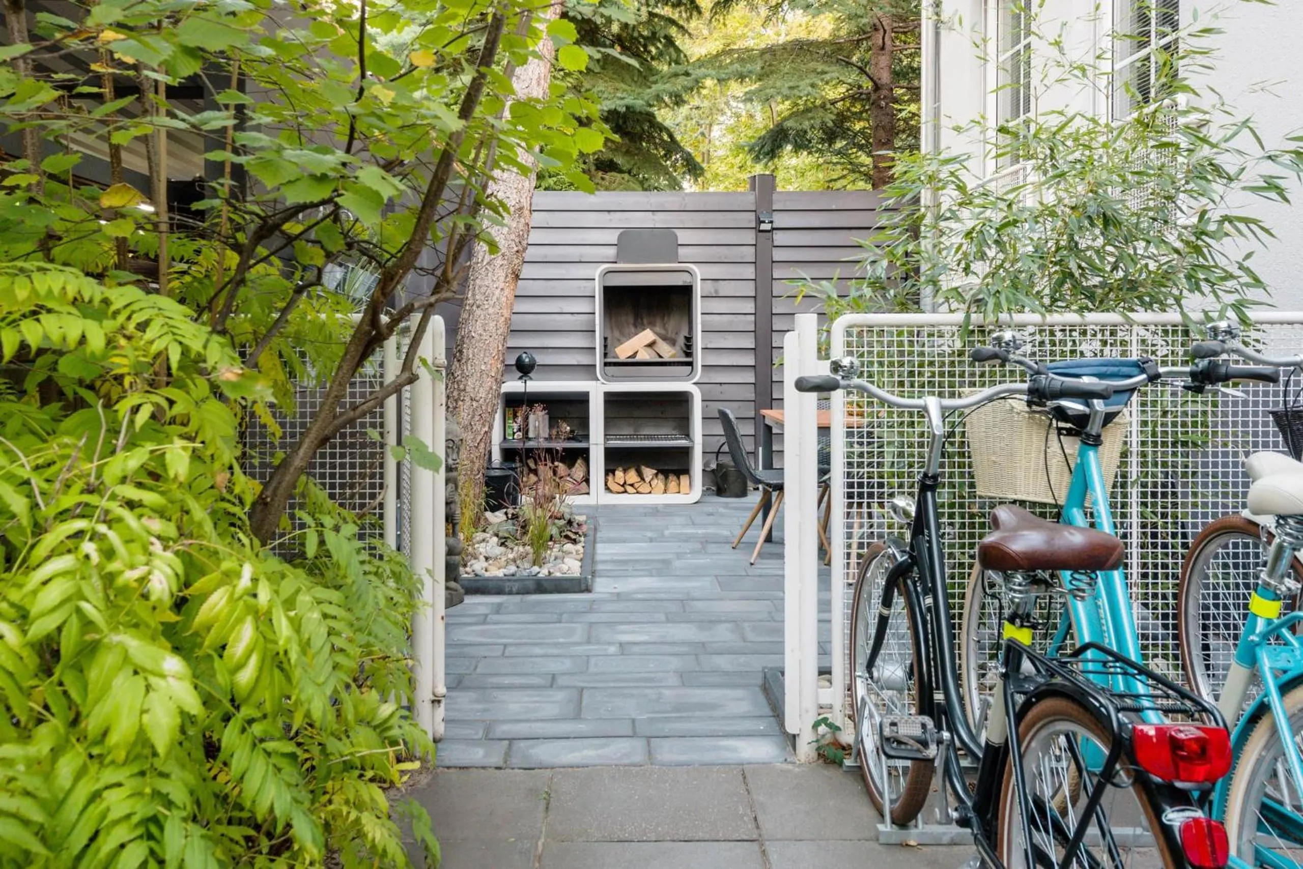BBQ facilities in The Berlin Getaway / 80qm in Berlin's Historic Diplomatic Quarter