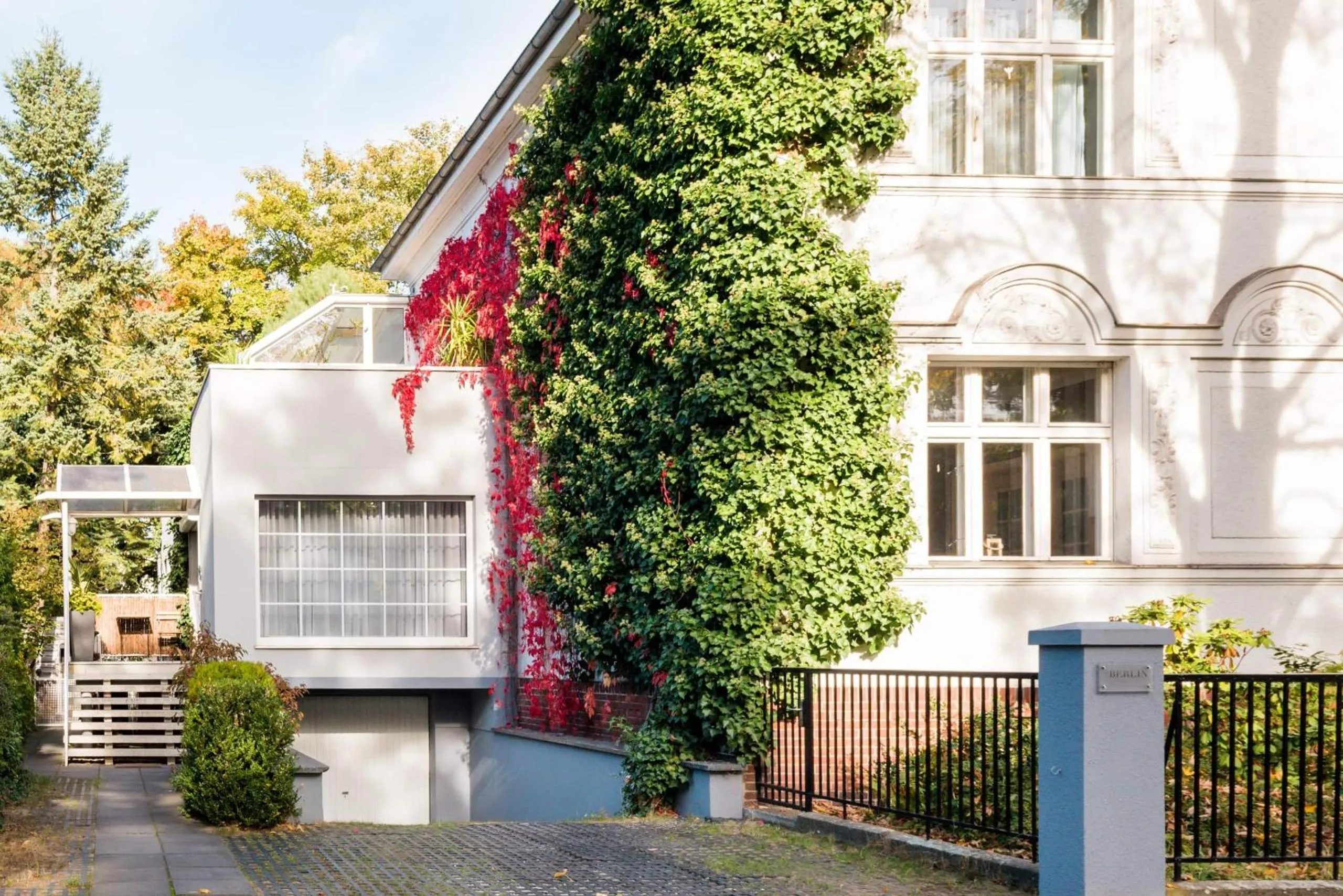 Property building in The Berlin Getaway / 80qm in Berlin's Historic Diplomatic Quarter