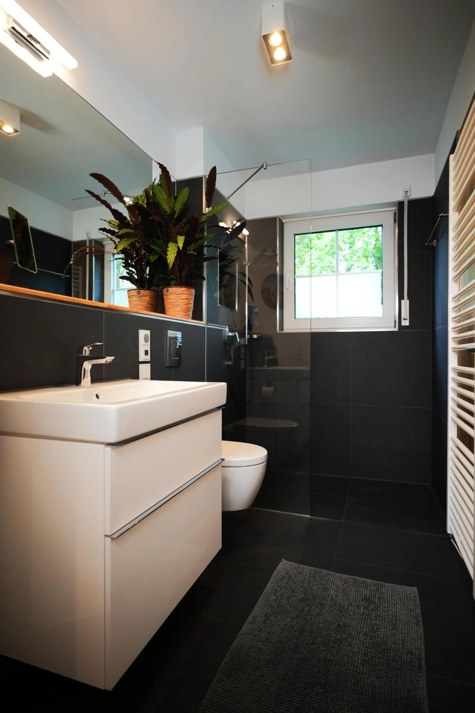 Shower in The Berlin Getaway / 80qm in Berlin's Historic Diplomatic Quarter