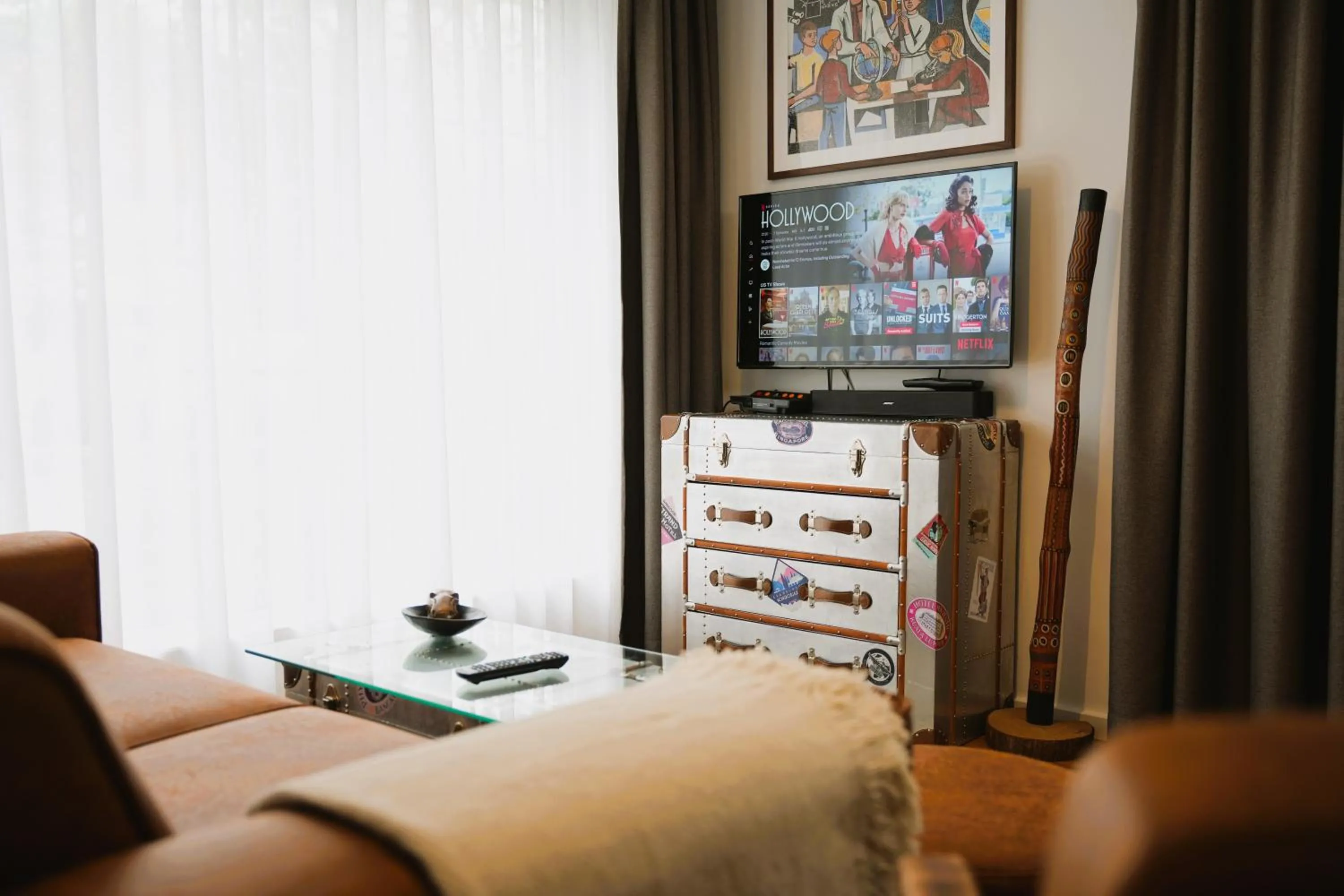 TV and multimedia, Bed in The Berlin Getaway / 80qm in Berlin's Historic Diplomatic Quarter