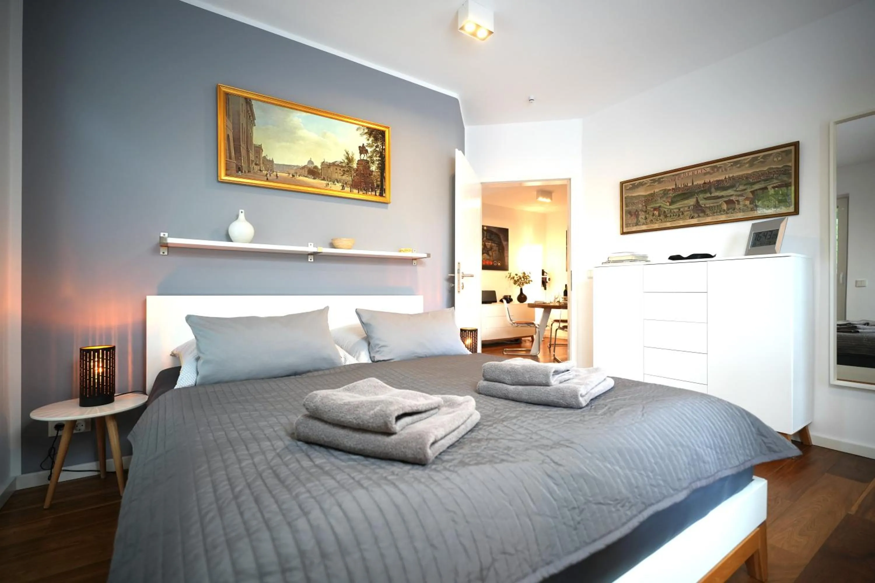Bed in The Berlin Getaway / 80qm in Berlin's Historic Diplomatic Quarter