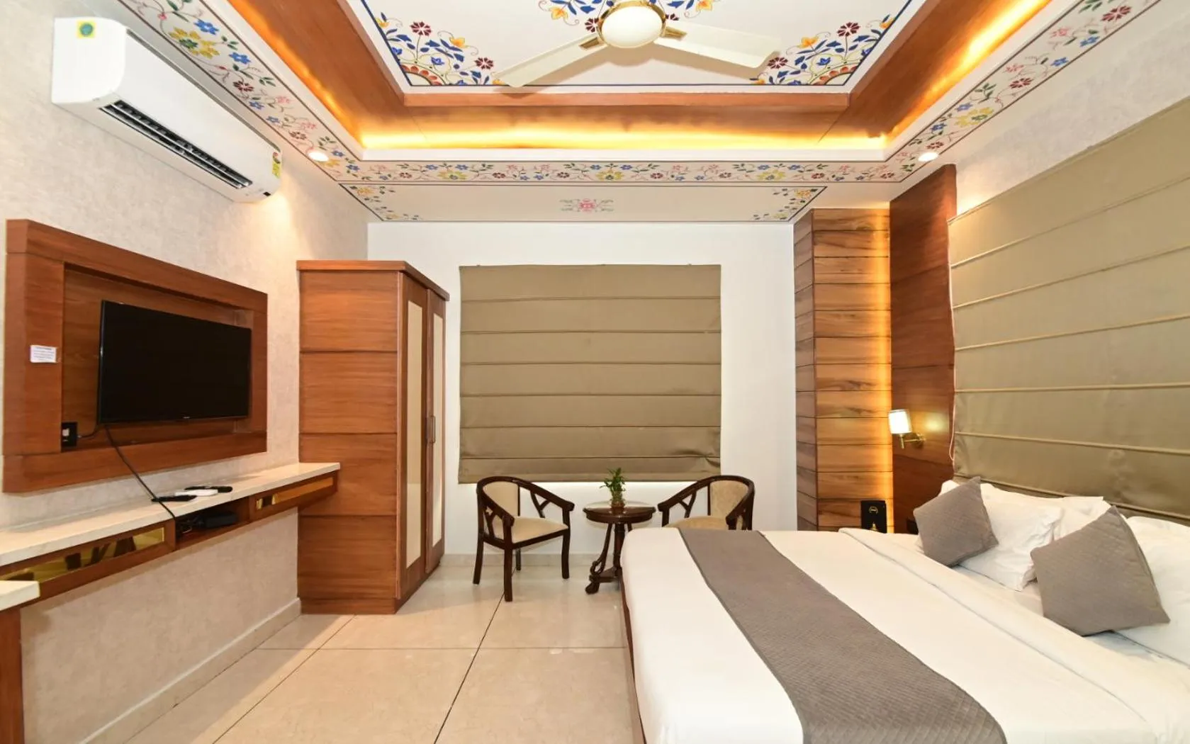 Bed in Hotel RR 62-Jaipur City Centre Hotel