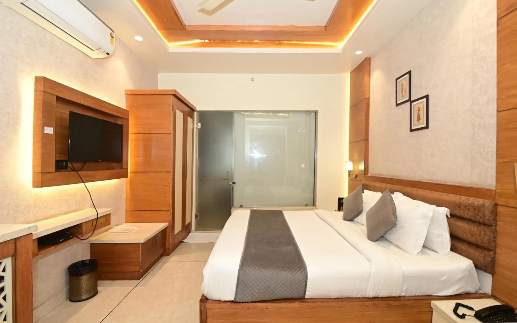 Bed in Hotel RR 62-Jaipur City Centre Hotel