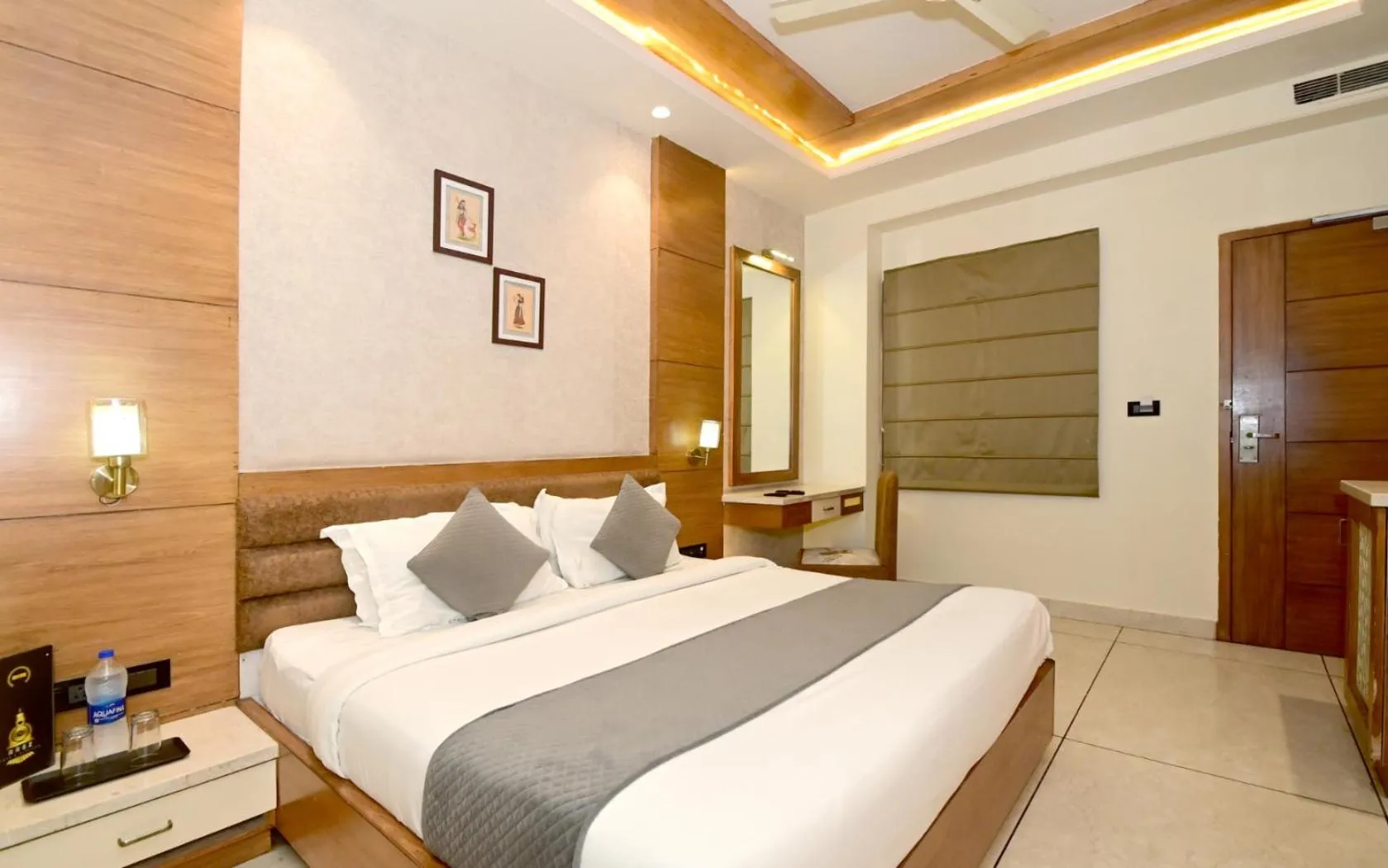 Bed in Hotel RR 62-Jaipur City Centre Hotel