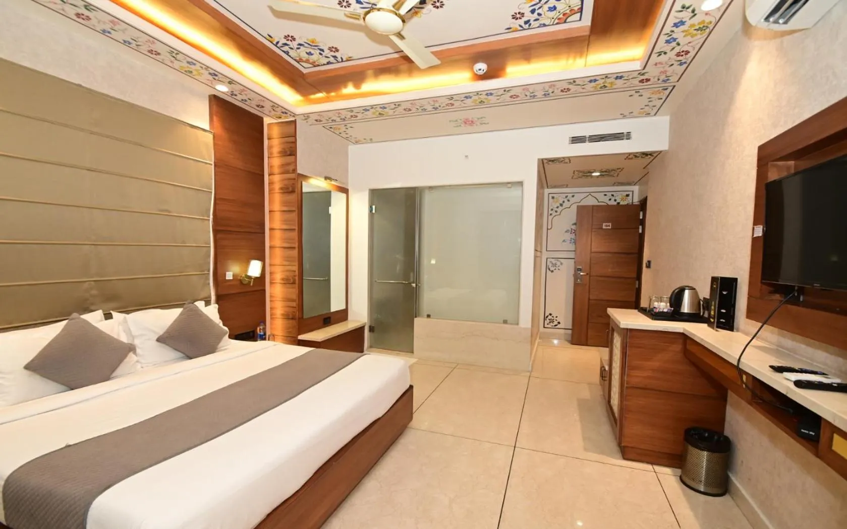 Bed in Hotel RR 62-Jaipur City Centre Hotel