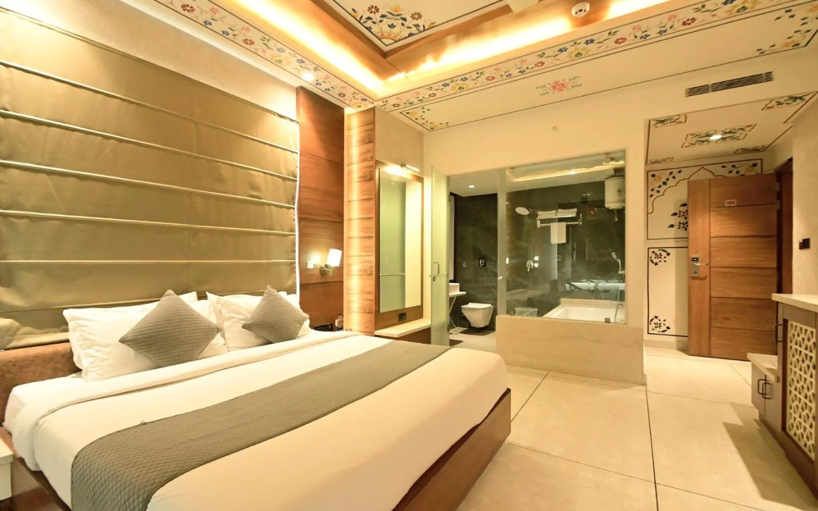 Bed in Hotel RR 62-Jaipur City Centre Hotel