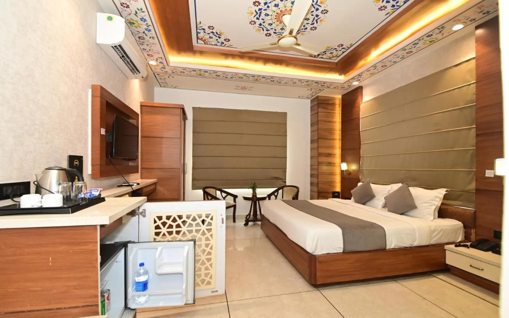 Bed in Hotel RR 62-Jaipur City Centre Hotel