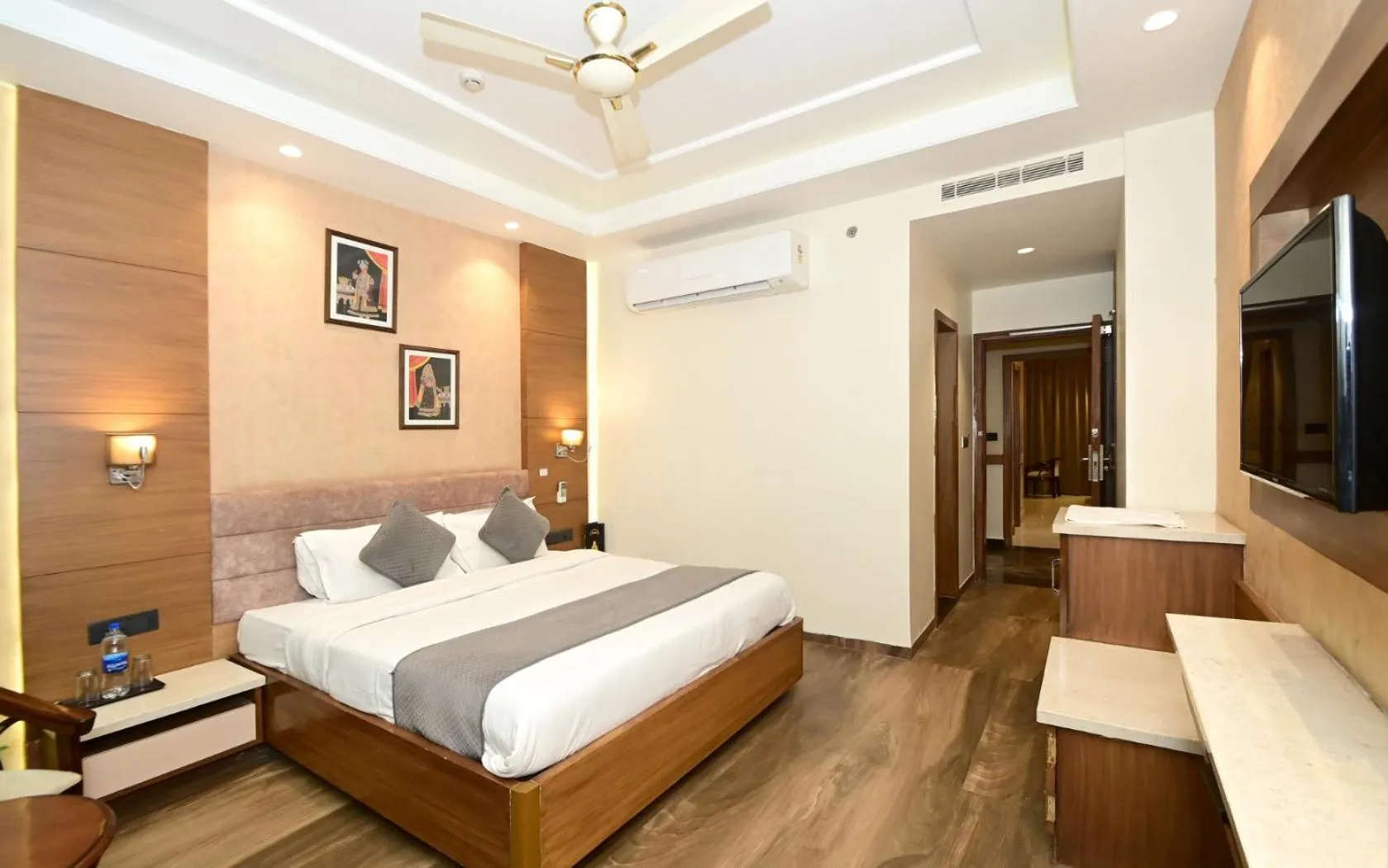 Bed in Hotel RR 62-Jaipur City Centre Hotel