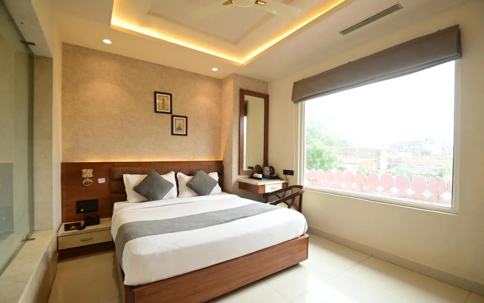 Bed in Hotel RR 62-Jaipur City Centre Hotel
