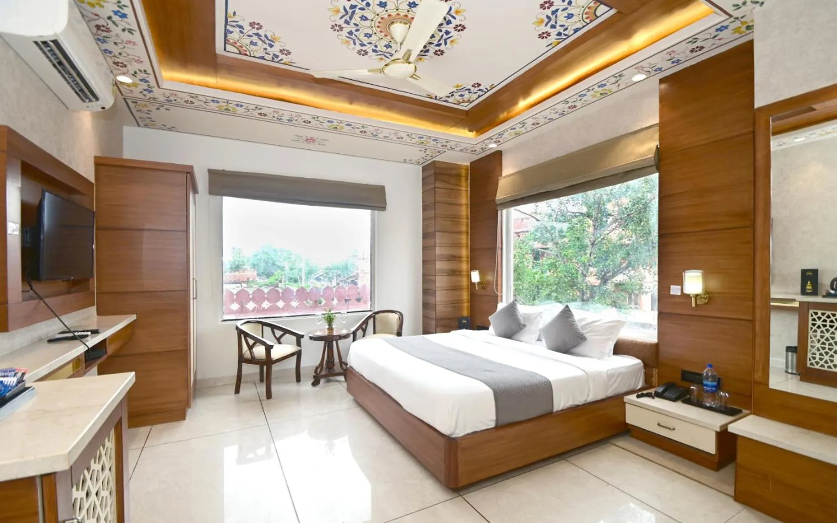 Bed in Hotel RR 62-Jaipur City Centre Hotel