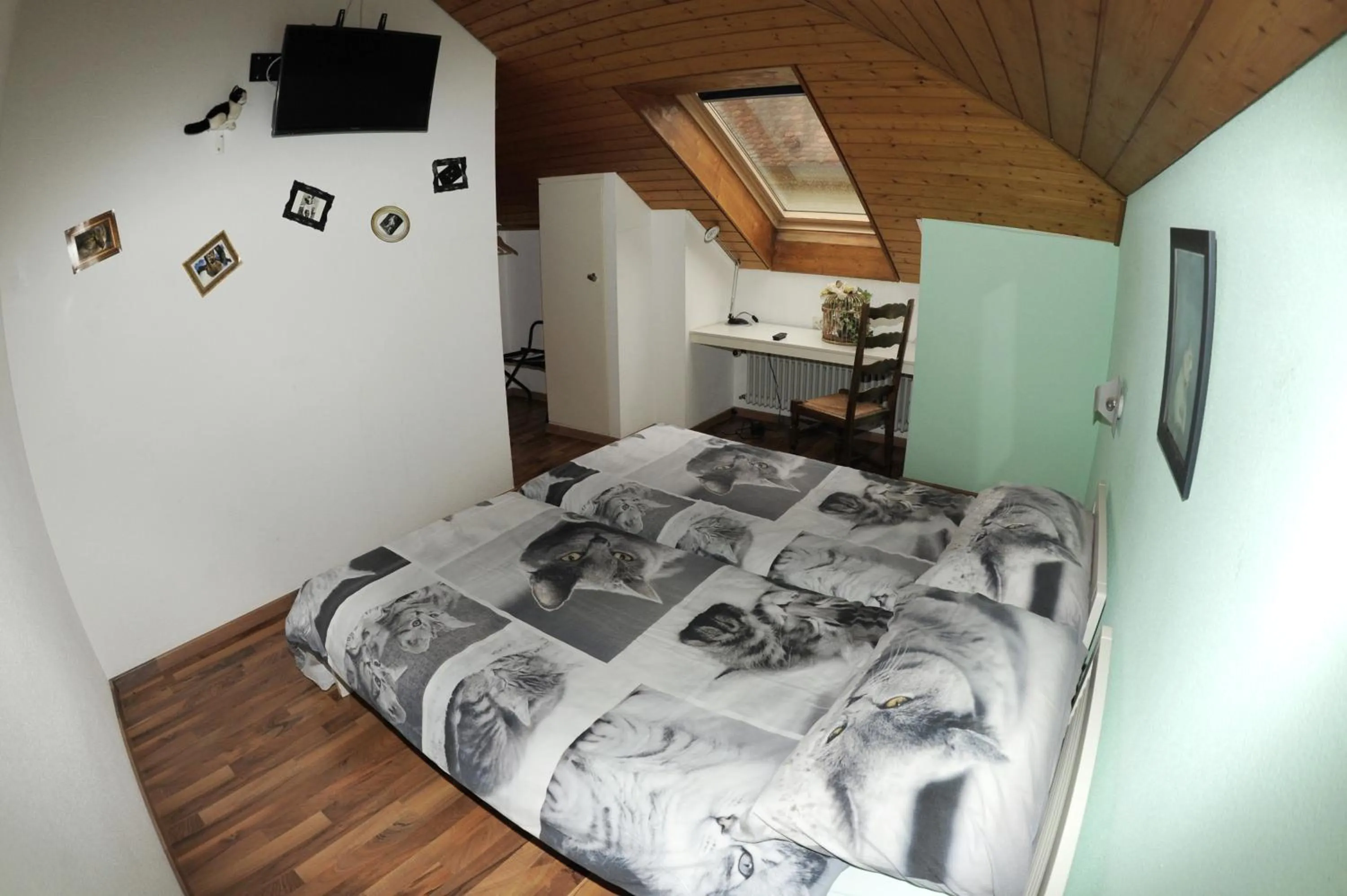 Bed in Hotel Restaurant Au Chasseur