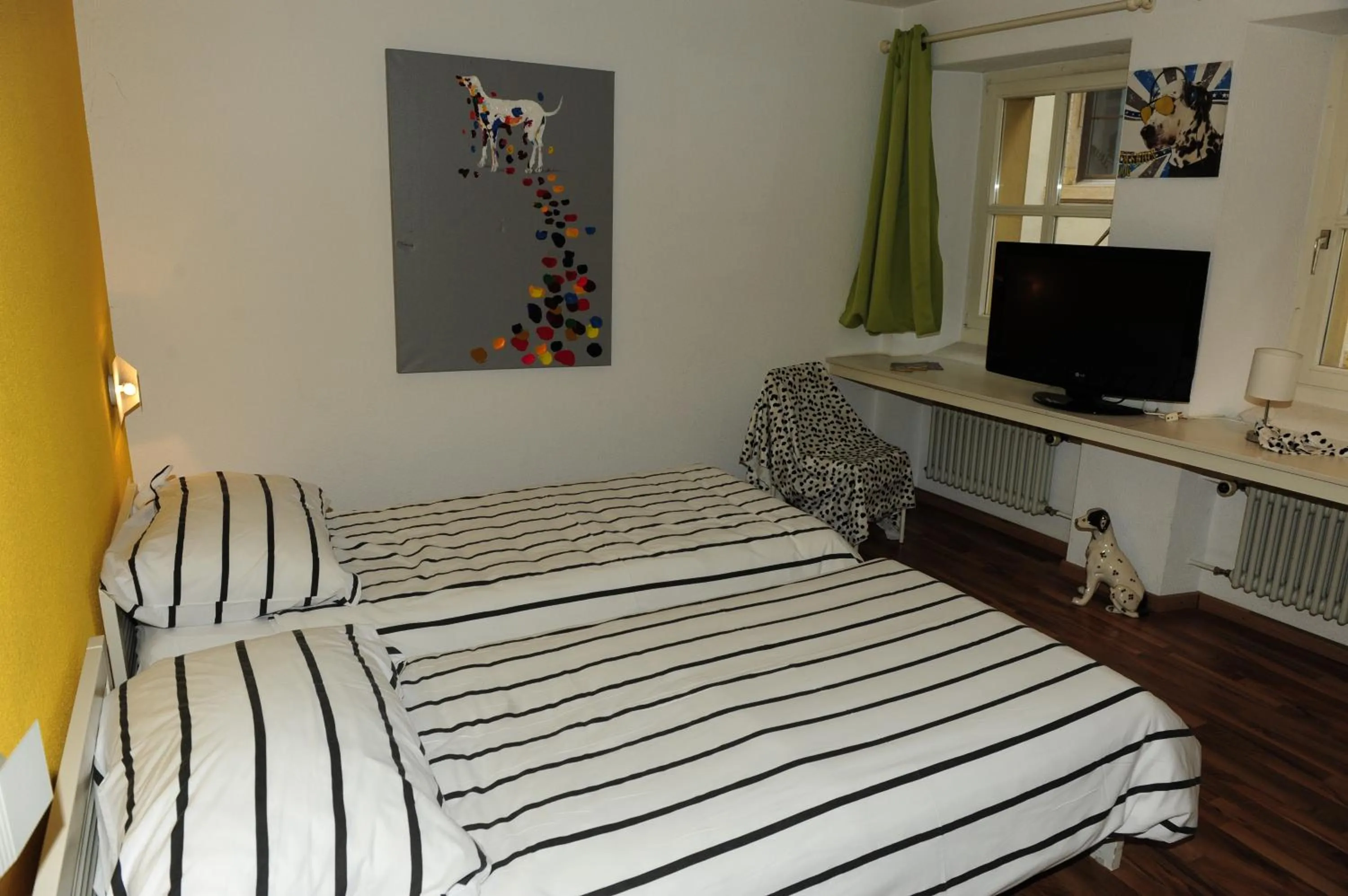 Bed in Hotel Restaurant Au Chasseur