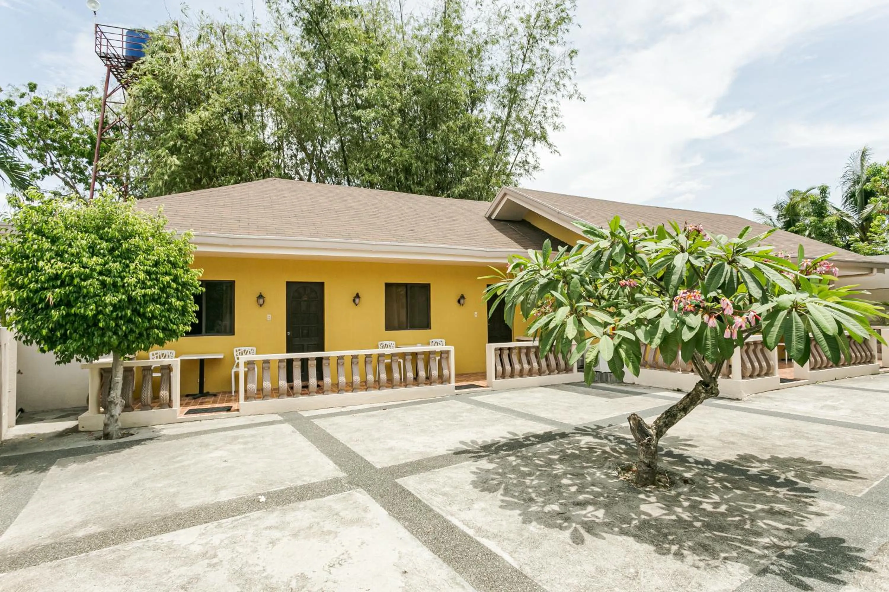 Property building in Turtle Bay Dive Resort
